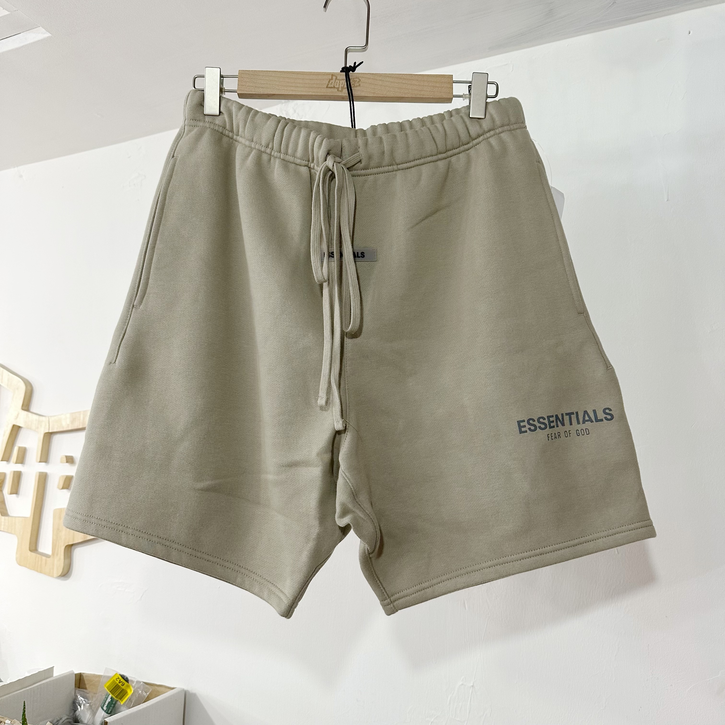 Fear of God Essentials reflective 3M shorts OLIVE 反光短褲