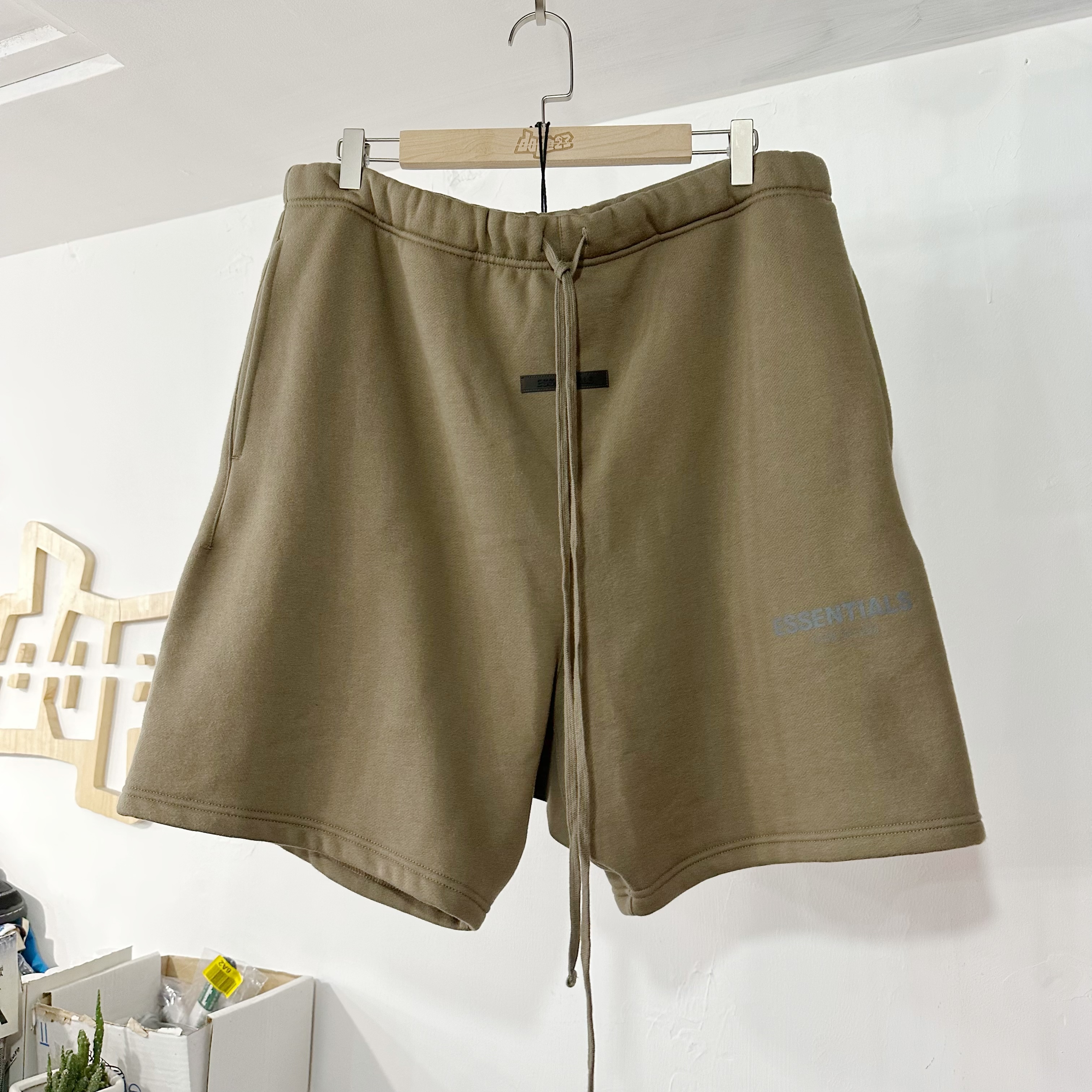 Fear of God Essentials reflective 3M shorts Harvest 反光短褲
