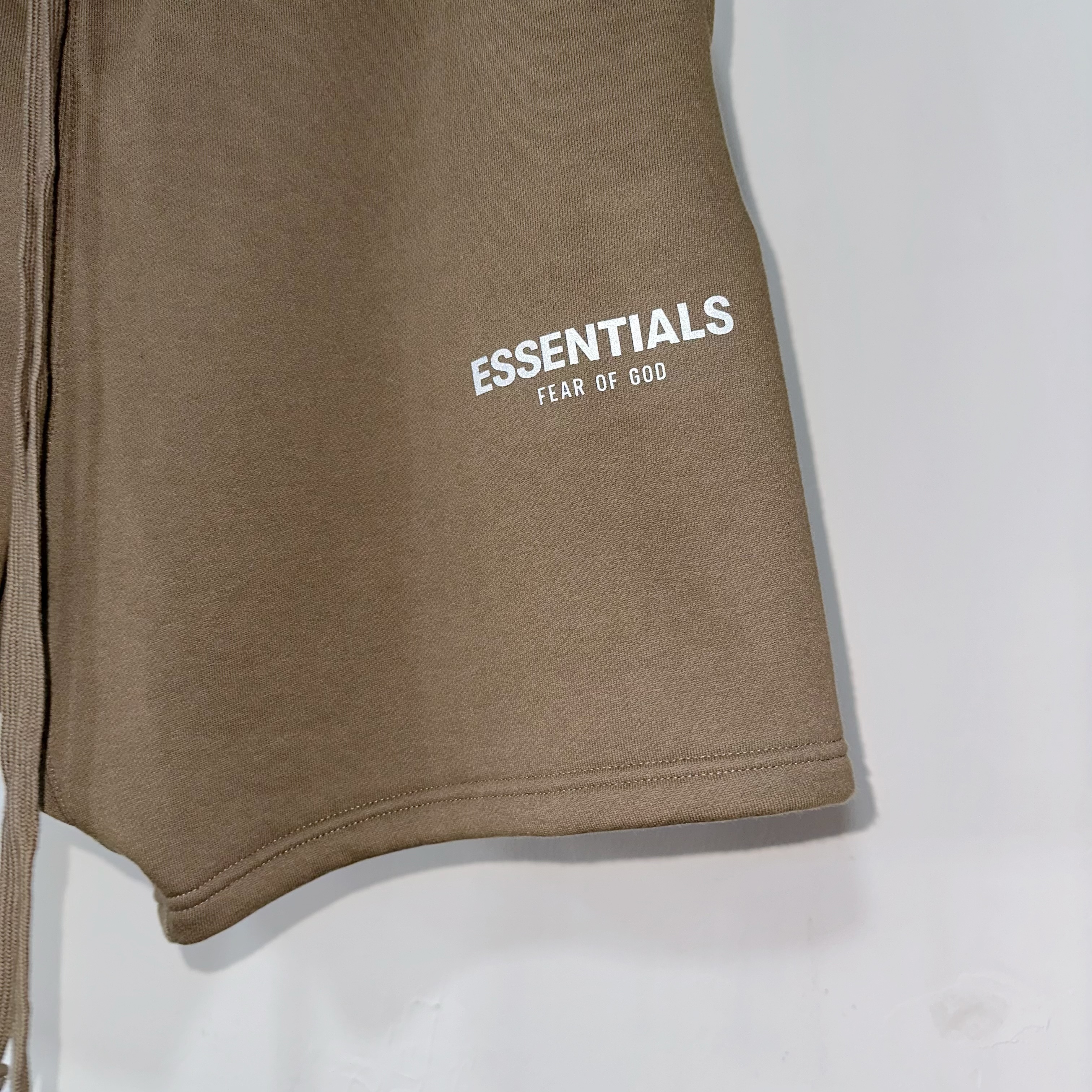 Fear of God Essentials reflective 3M shorts Harvest 反光短褲