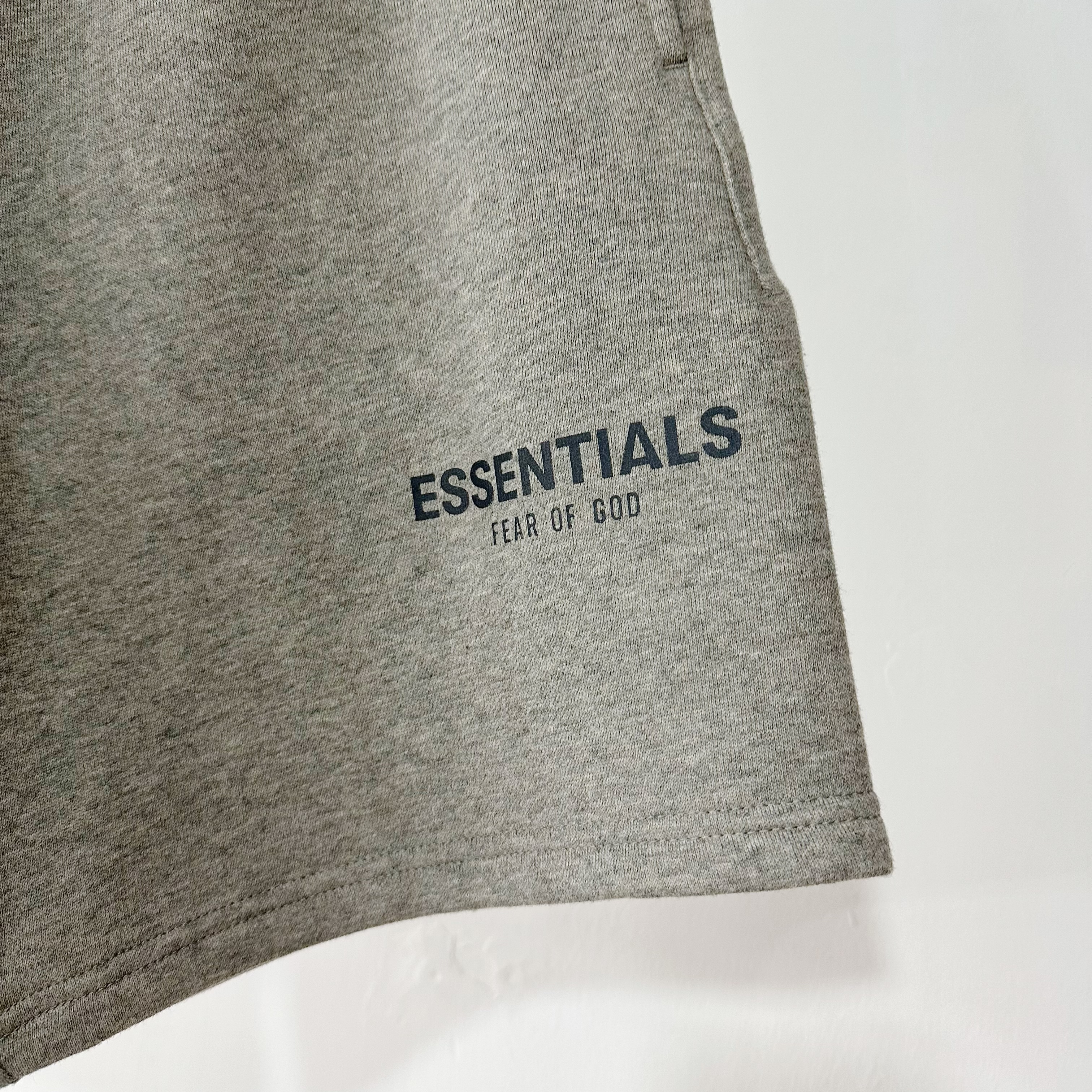 Fear of God Essentials reflective 3M shorts DARK OATMEAL 反光短褲