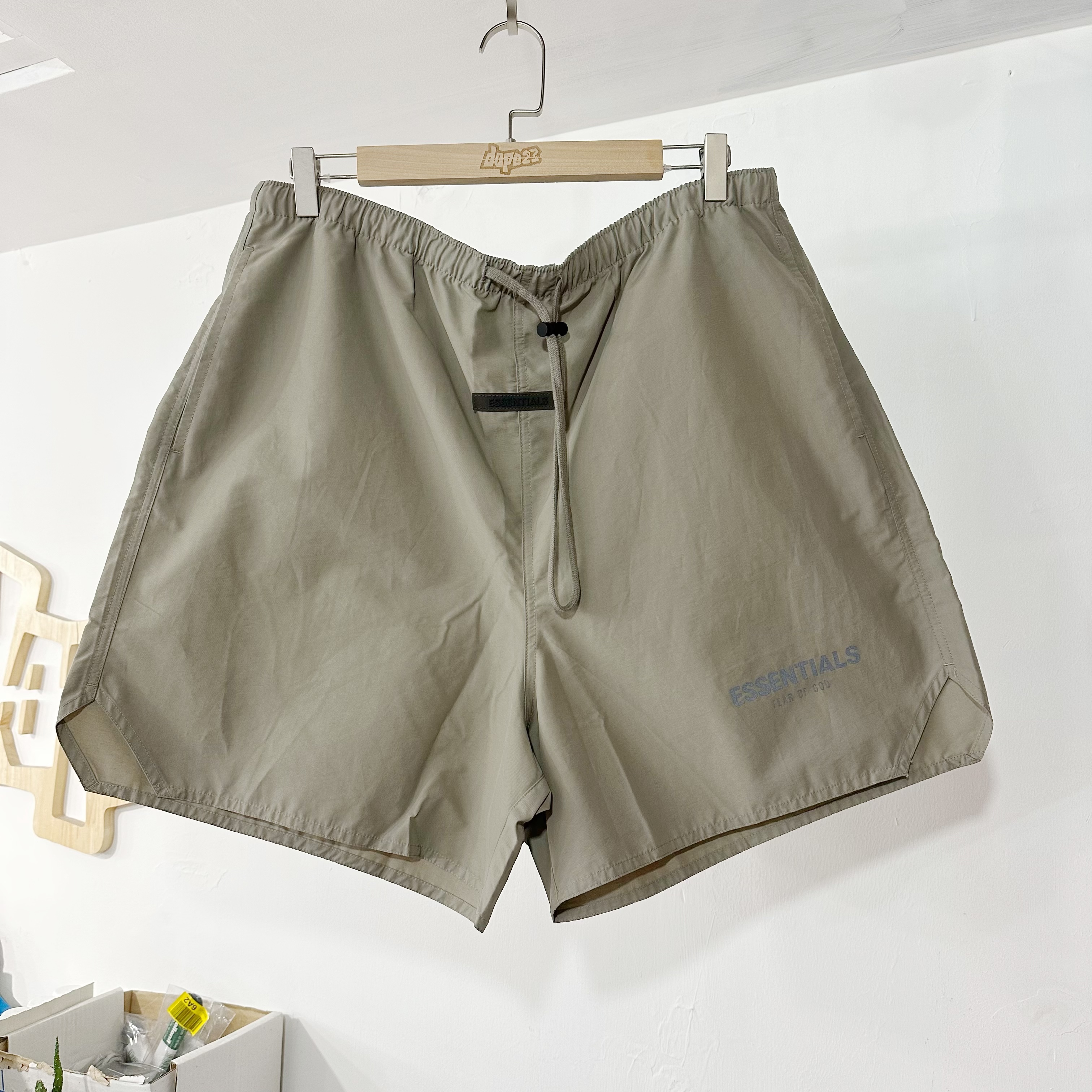 Fear Of God Essentials SS21 Volley Shorts 3M短褲 TAUPE
