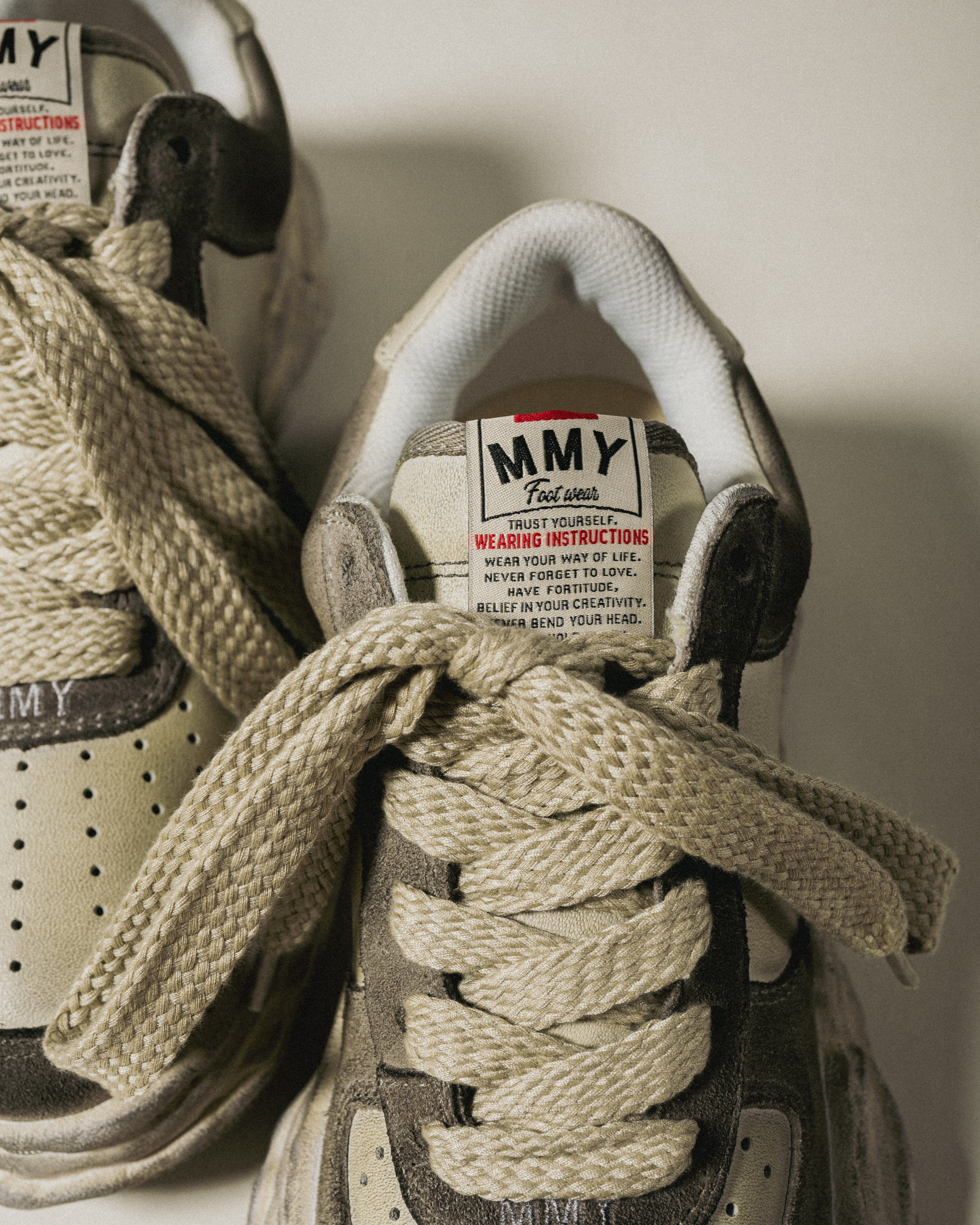 [現貨] MIHARA Wayne Low Distressed Sneaker Grey White