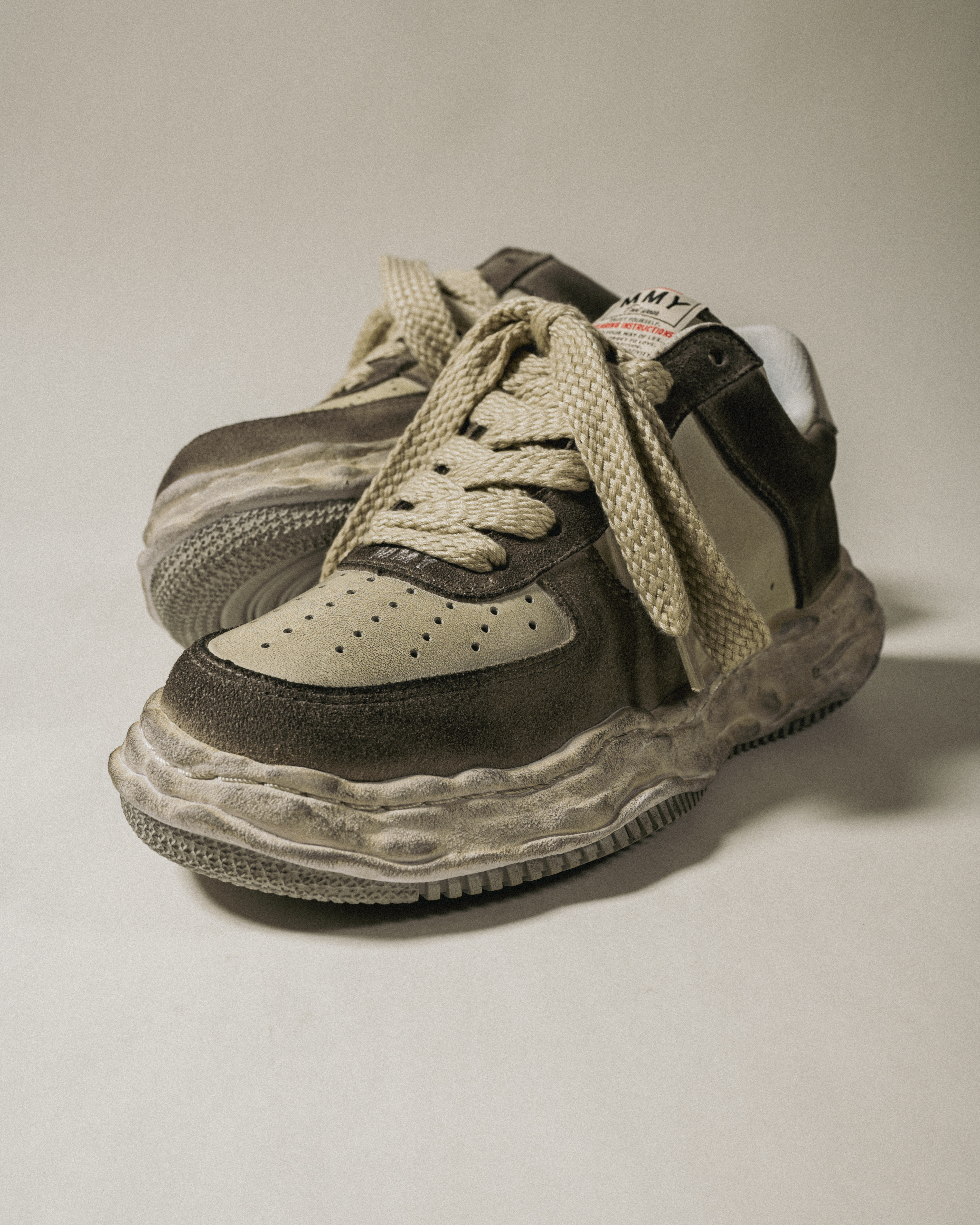 [現貨] MIHARA Wayne Low Distressed Sneaker Grey White