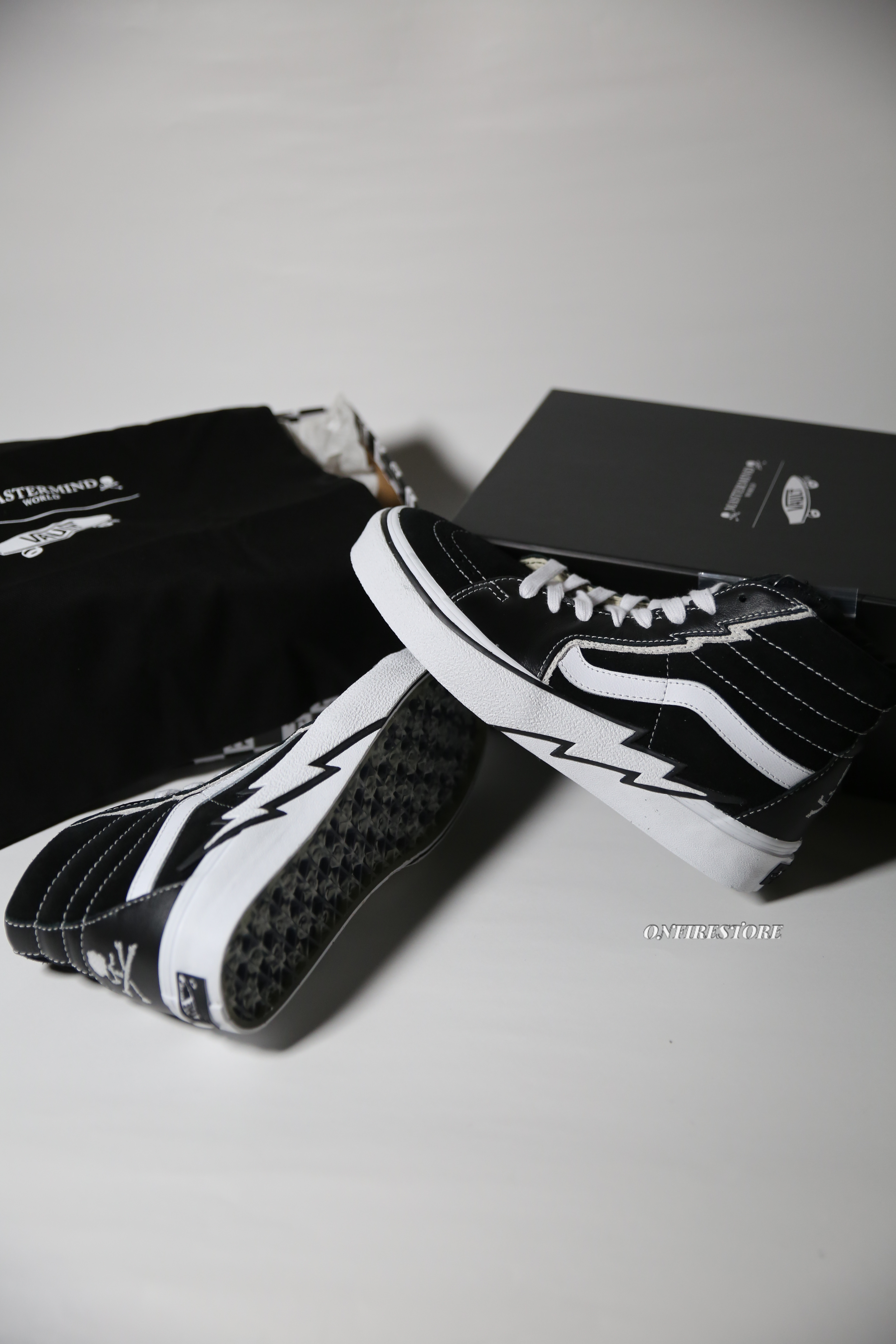 {現貨} VAULT BY VANS X MASTERMIND WORLD SK8-HI BOLT LX