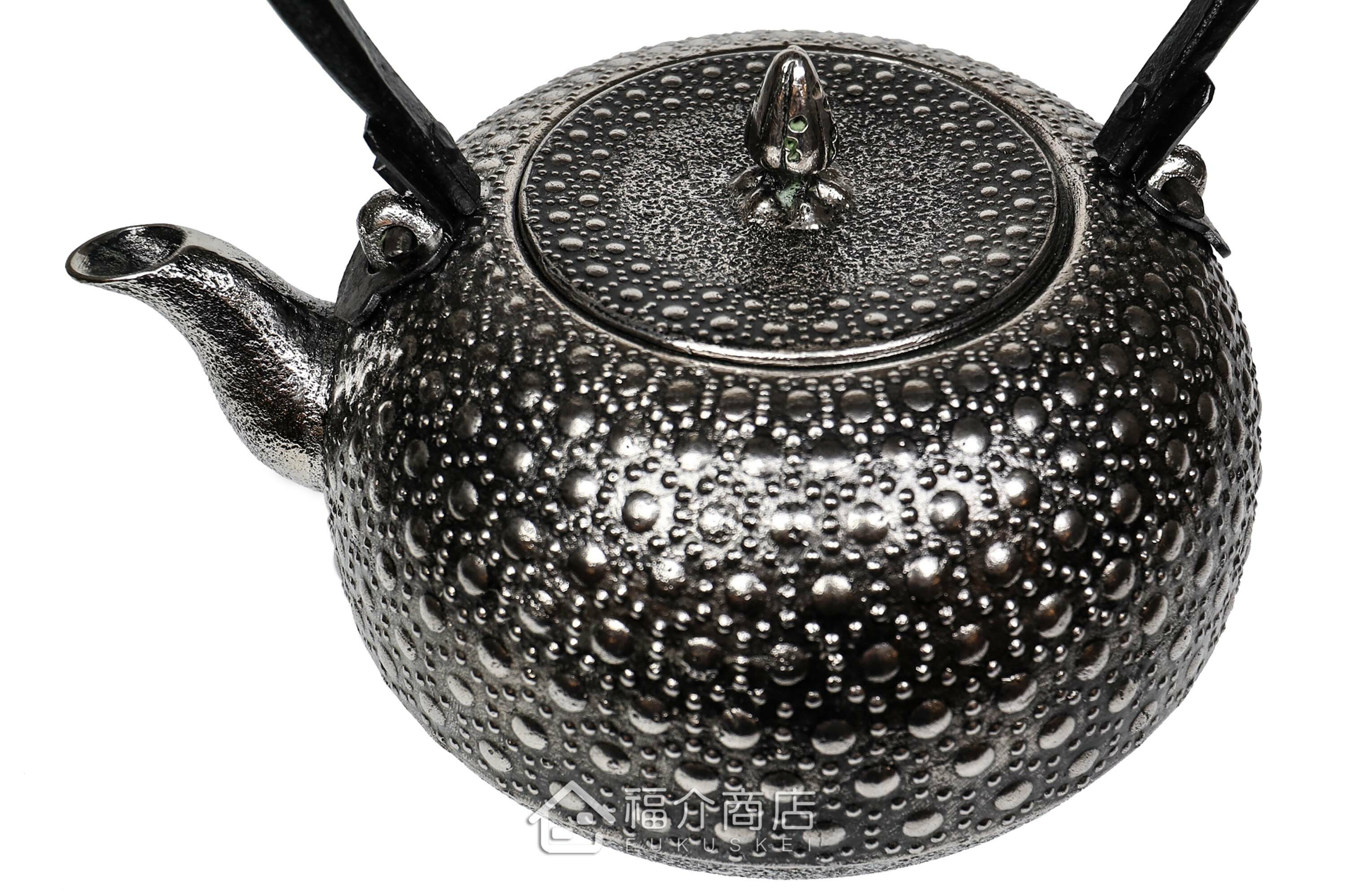 泡茶煮水用的布團型龜甲紋砂鐵壺