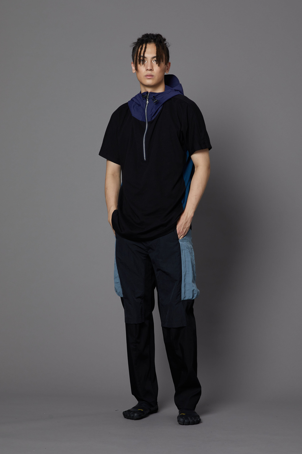 連帽連袖短袖上衣-黑