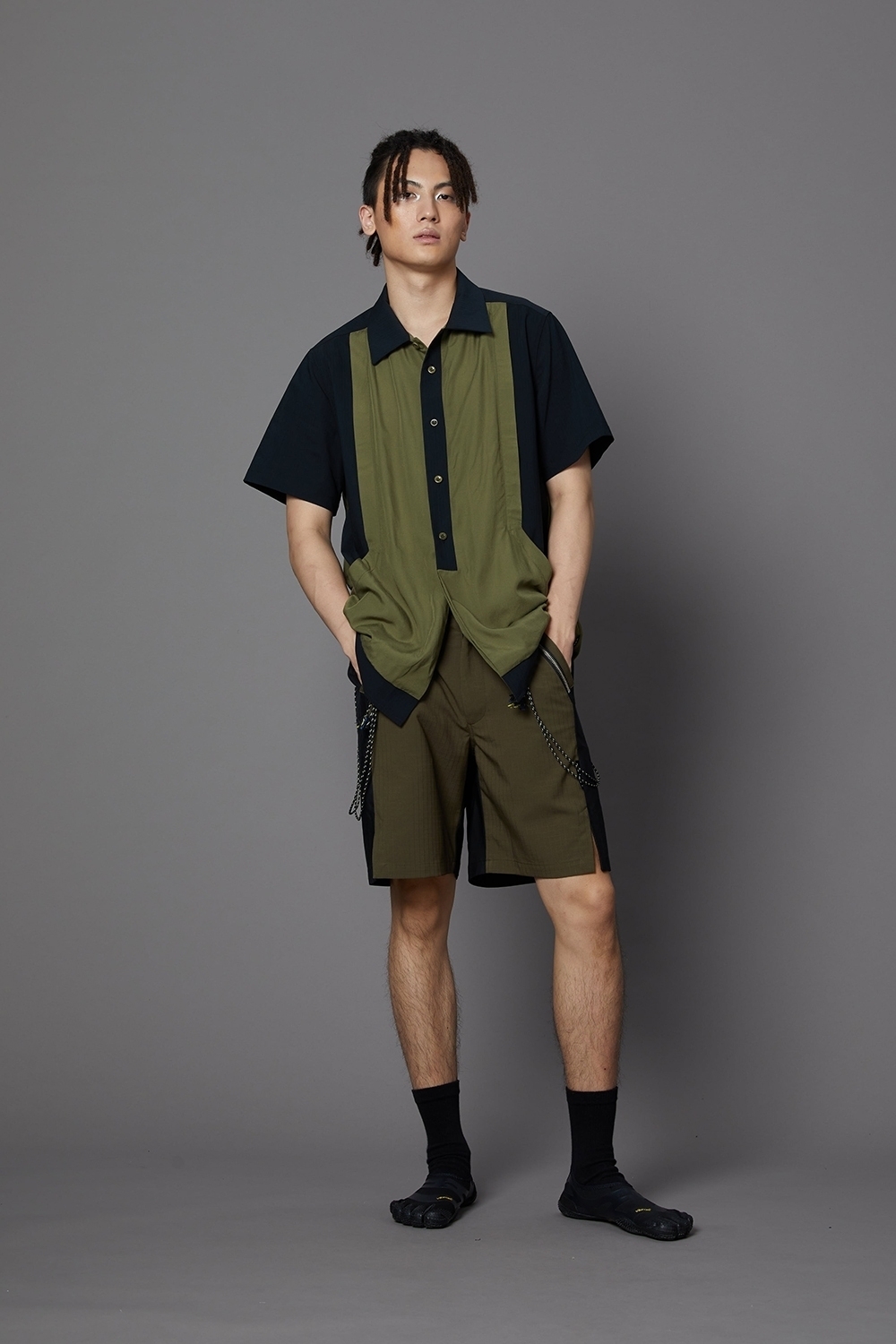 前口袋撞色短袖襯衫-黑