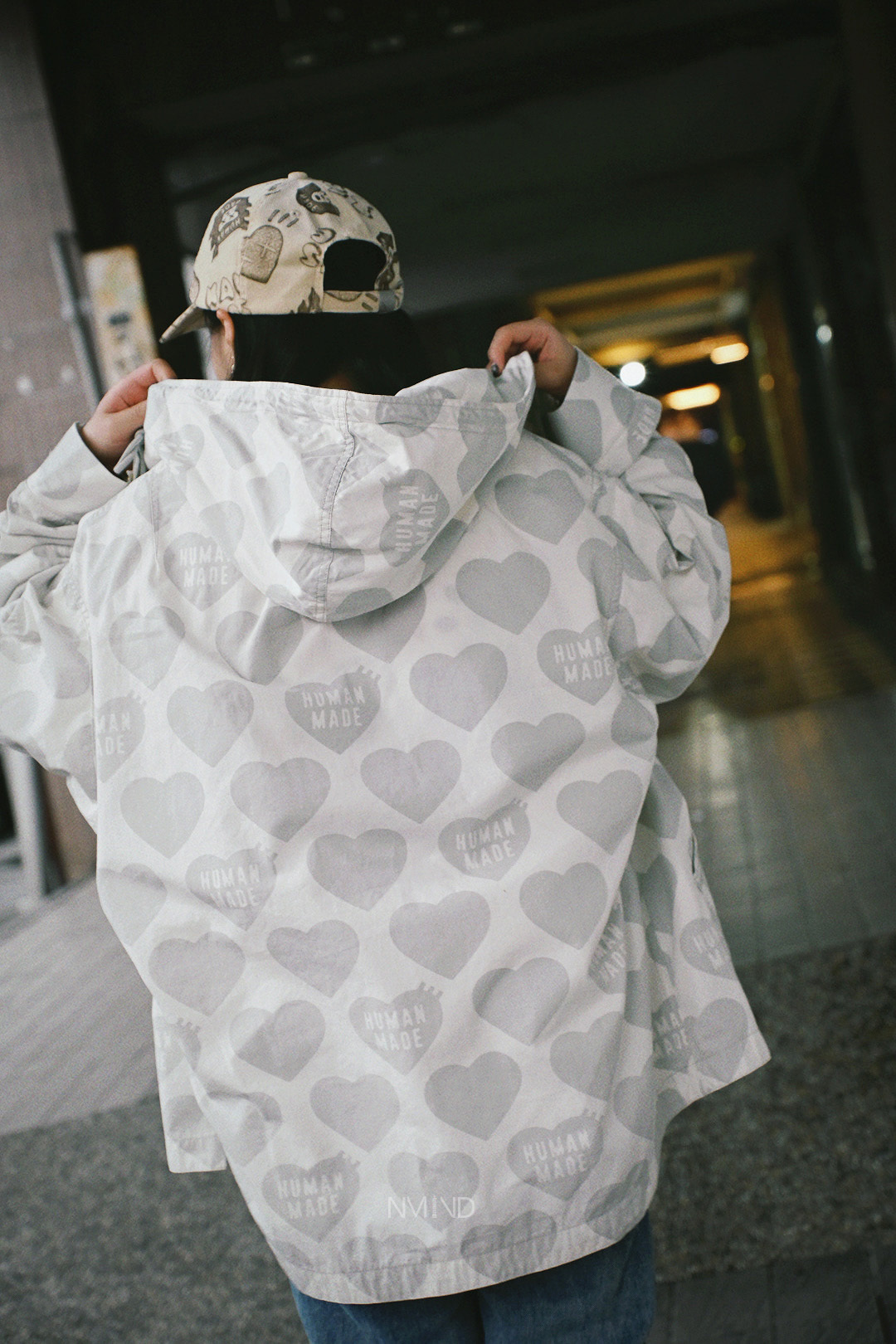 HUMAN MADE 滿版愛心立領連帽外套 米白