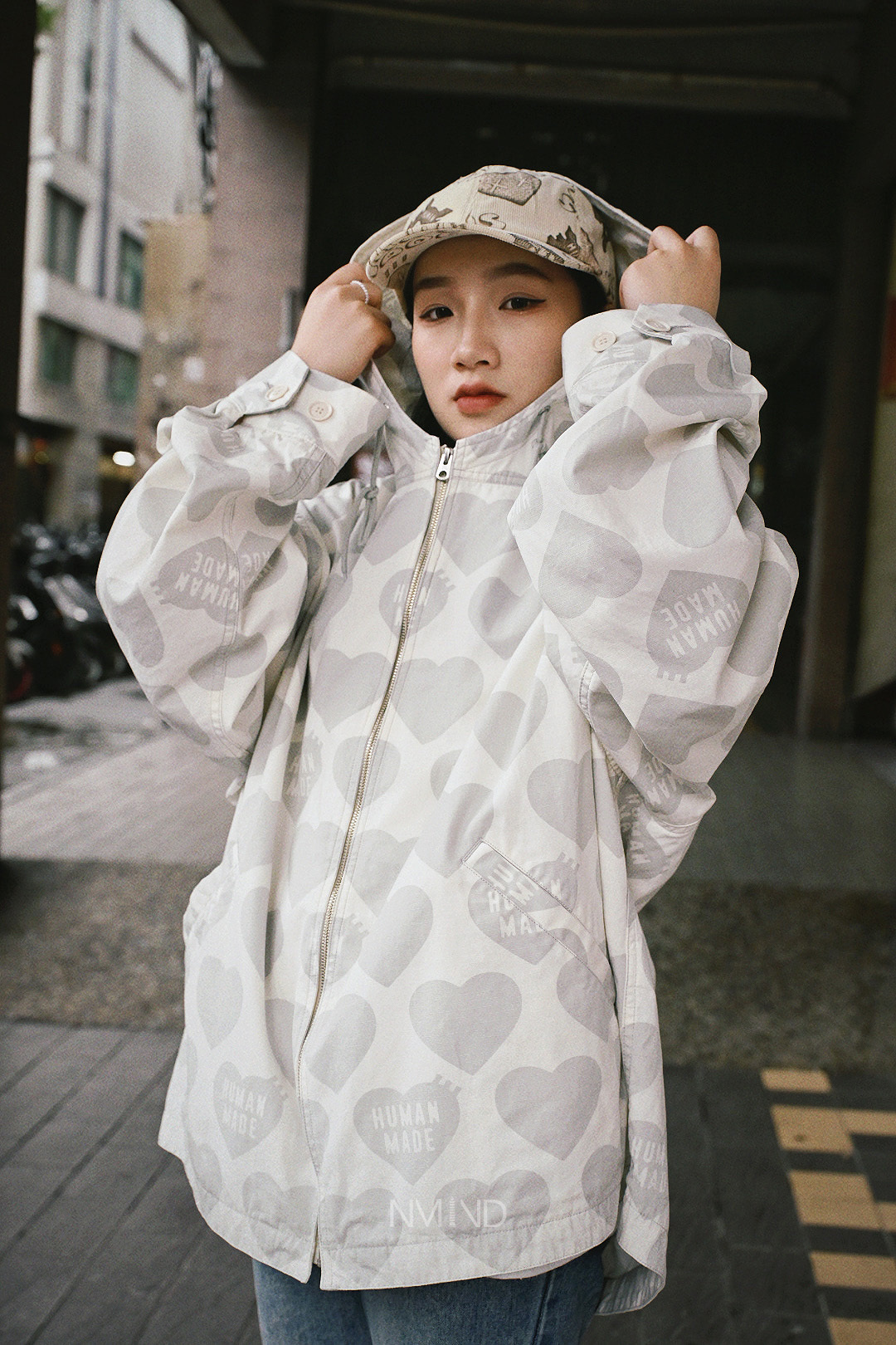 HUMAN MADE 滿版愛心立領連帽外套 米白