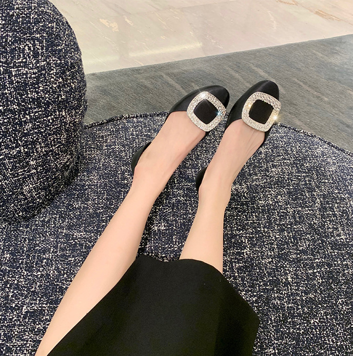 水鑽方釦 綢緞休閒鞋(34-40)(銀/粉/黑/香檳)