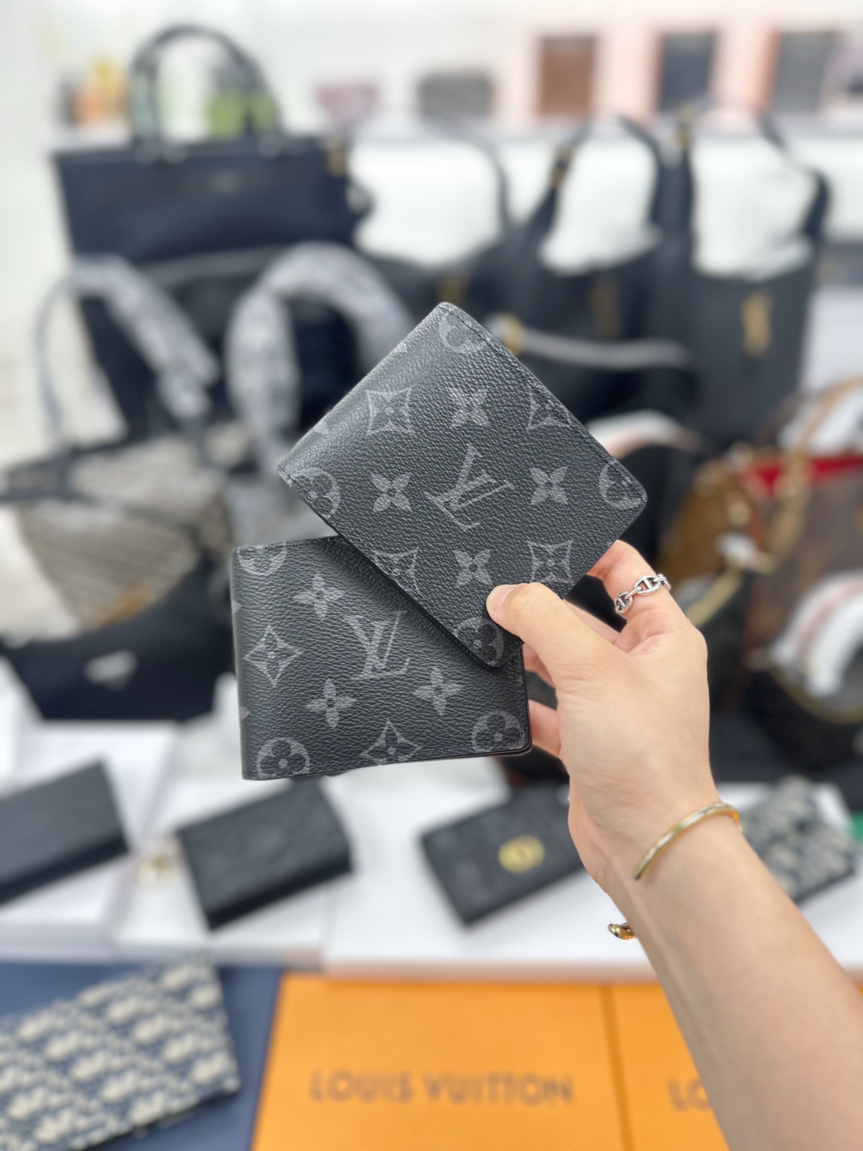 LV Mens Slender Wallet