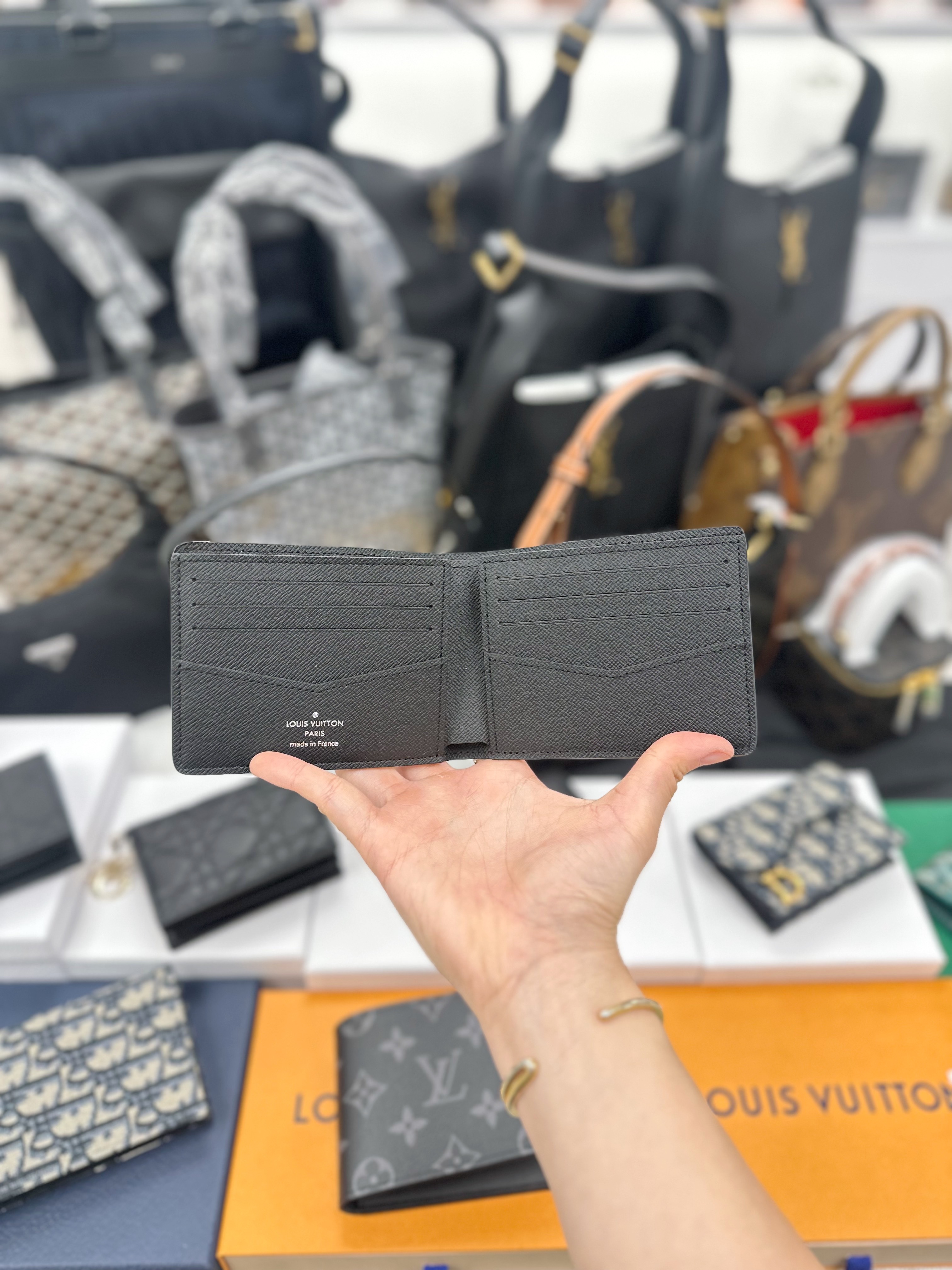 LV Mens Slender Wallet