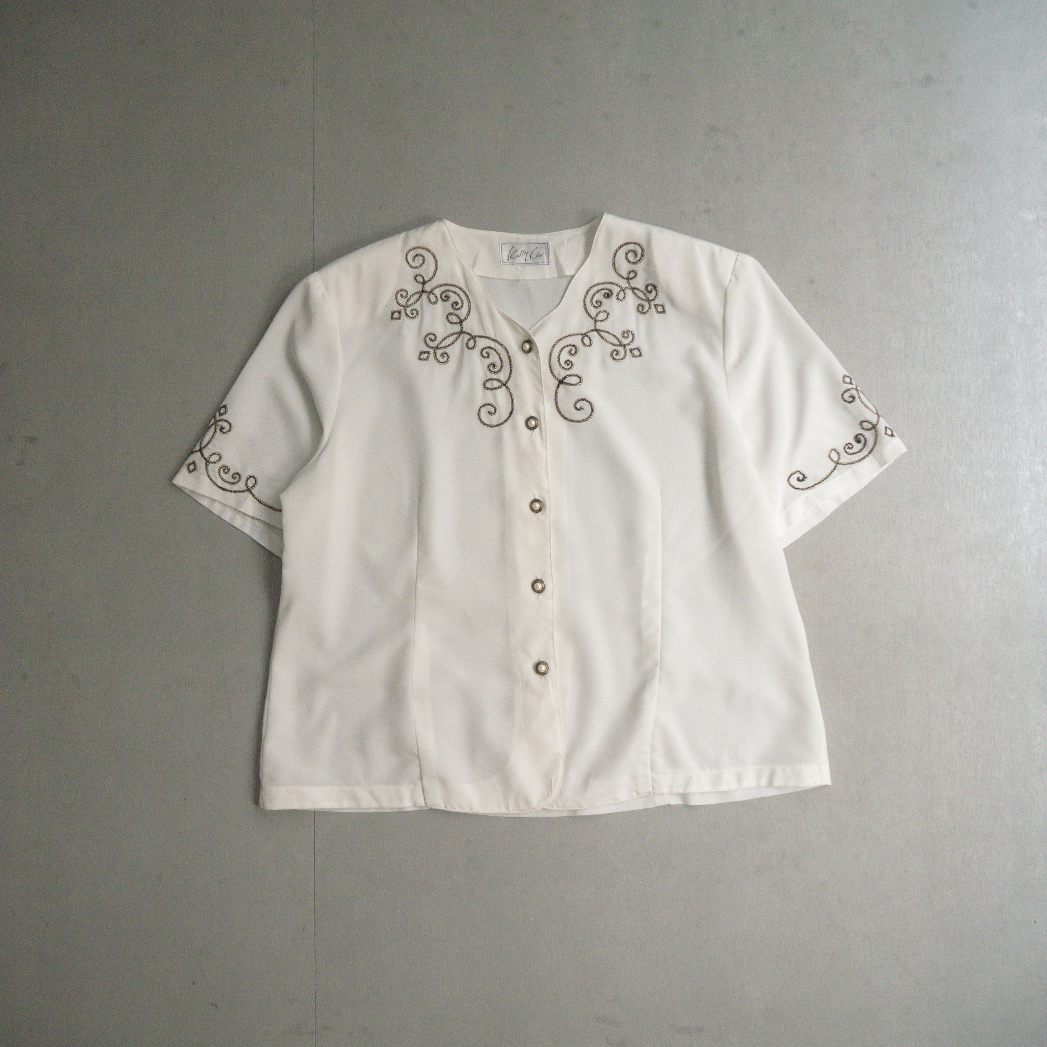 VINTAGE WMN SHIRTS 女裝 白色 刺繡 短袖 短版 珍珠釦 襯衫 上衣