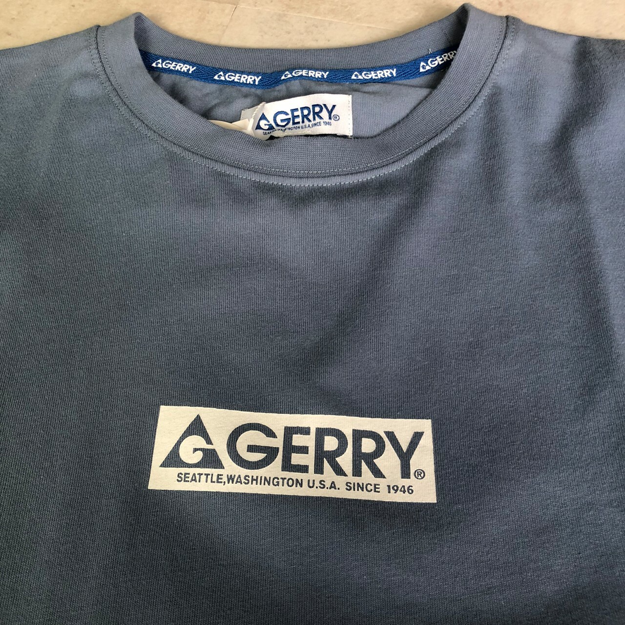 GERRY袖子拼色短袖Tee GE22SUC04