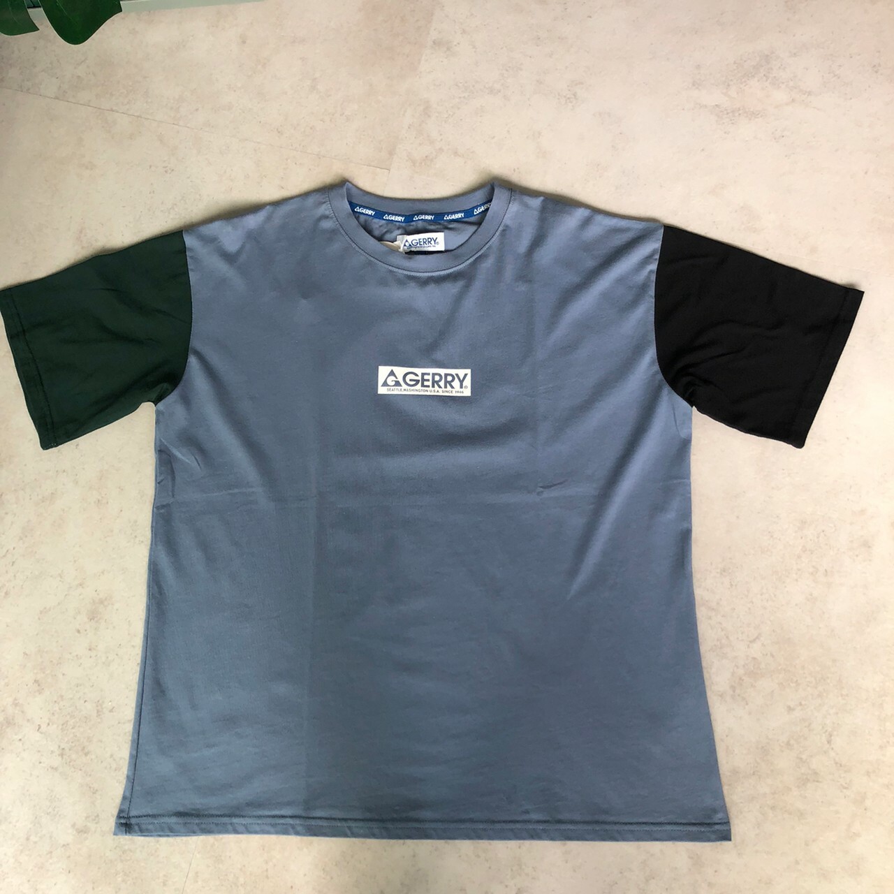 GERRY袖子拼色短袖Tee GE22SUC04