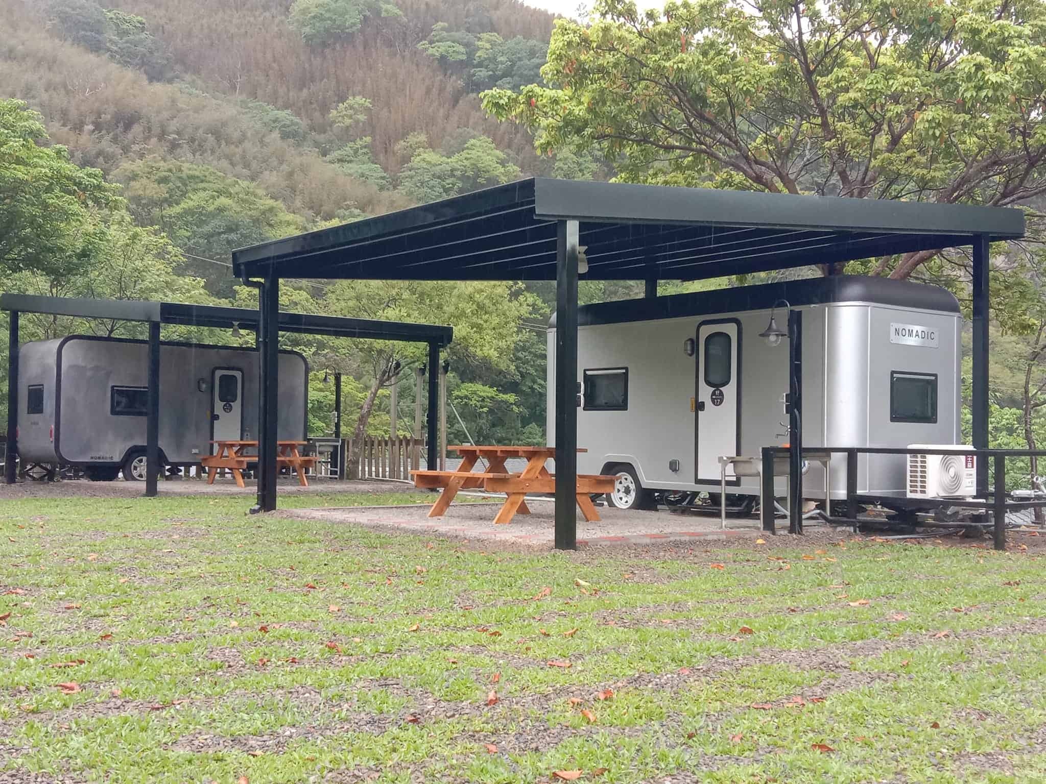 新竹尖石親子露營區-尖石之美露營渡假村 旅居車外觀