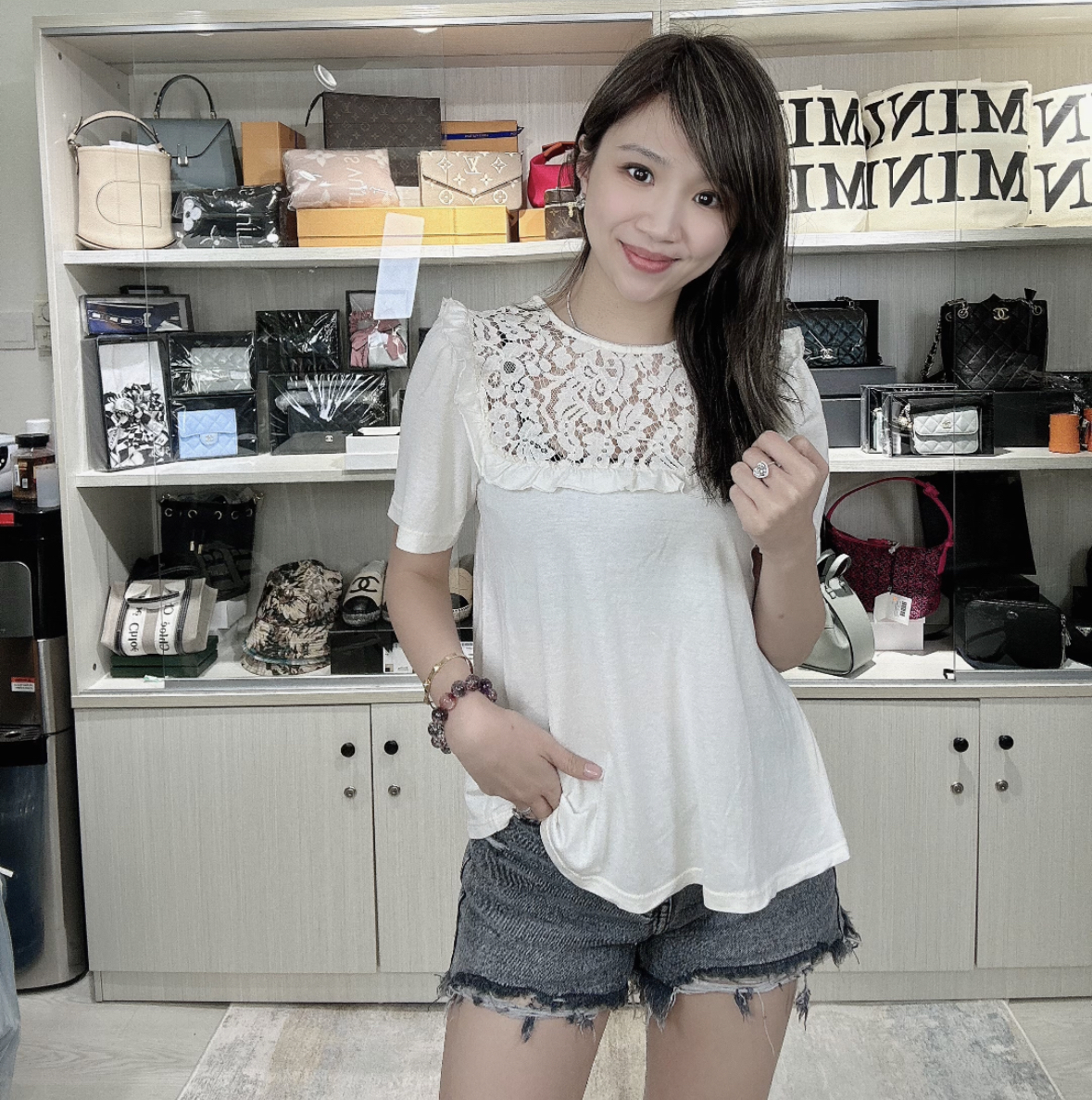 Giorgia & John 米色前後肩蕾絲通花荷葉邊Tee 23040756010007 - T