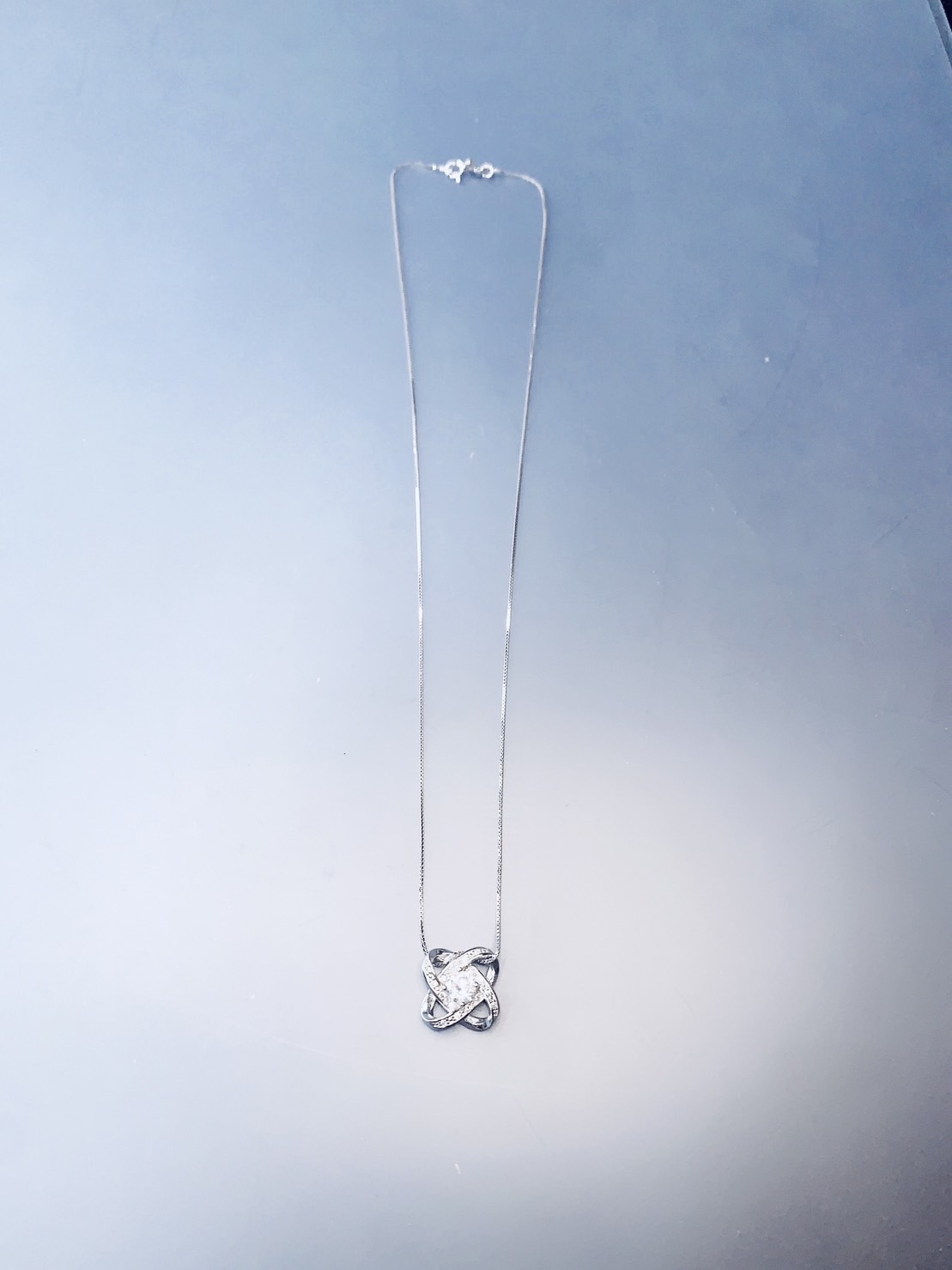 莫桑鑽項墜丨雙角度配戴丨時尚大方