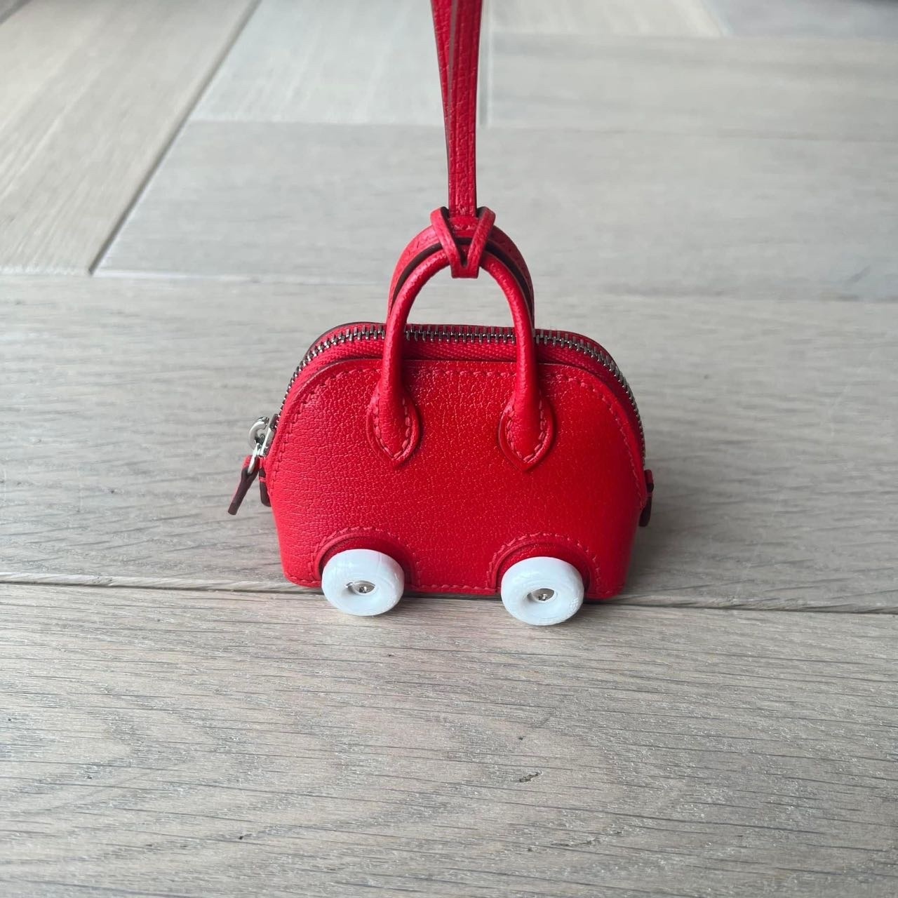 Halzan Bolide on wheels charm 心紅色 Bolide 面世百週年紀念版 B07-M