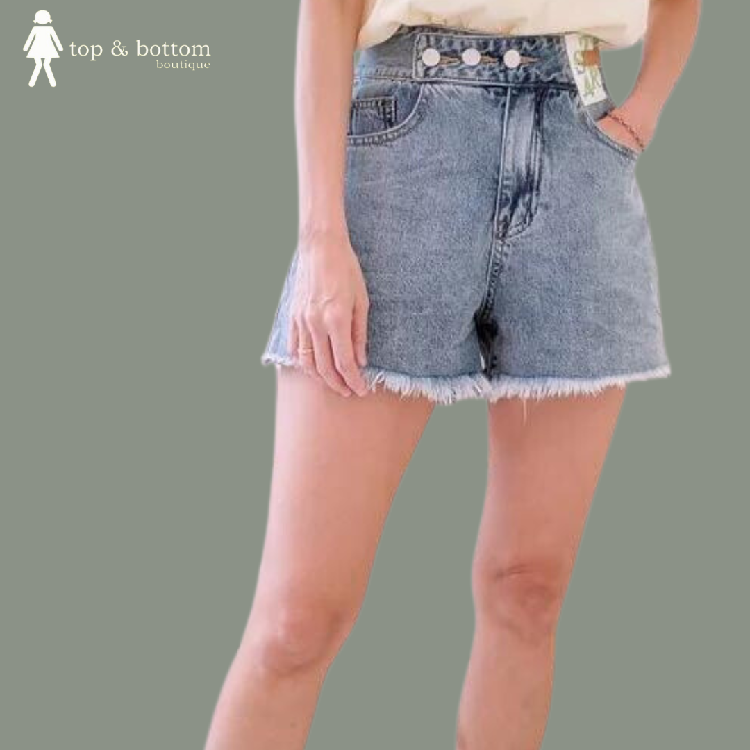 HIGH WAISTED DENIM SHORTS