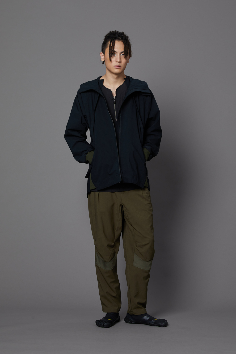 後開叉剪接夾克-黑