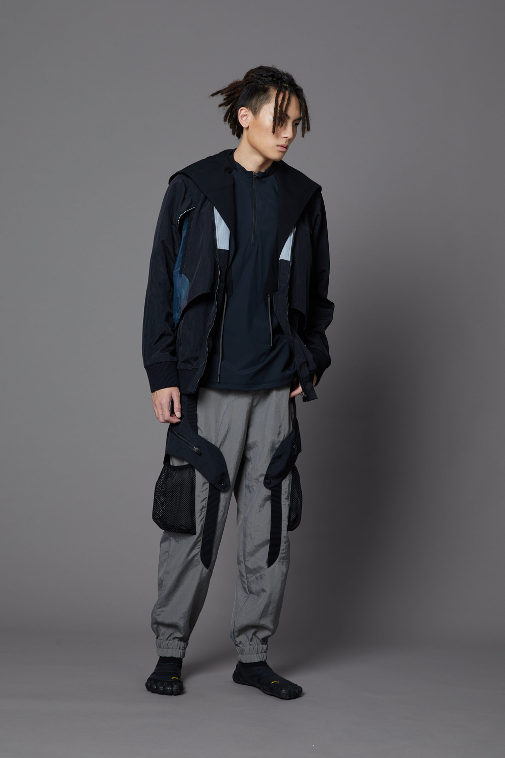 立領後透氣變異夾克-黑