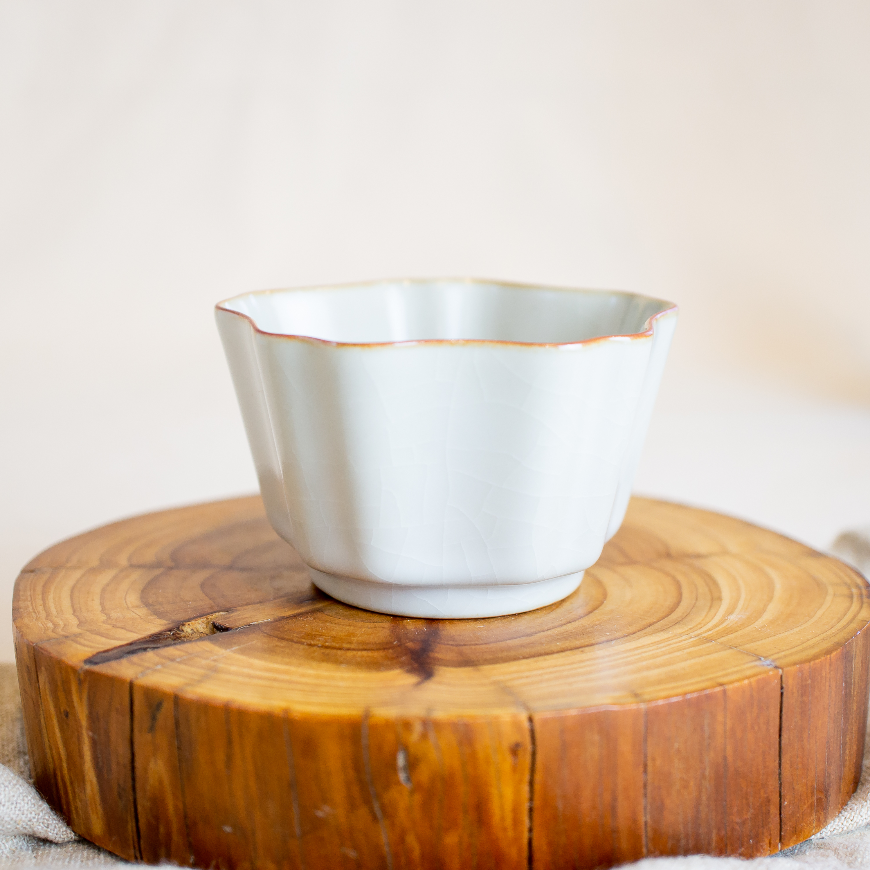 蜜黃汝窯葵花杯