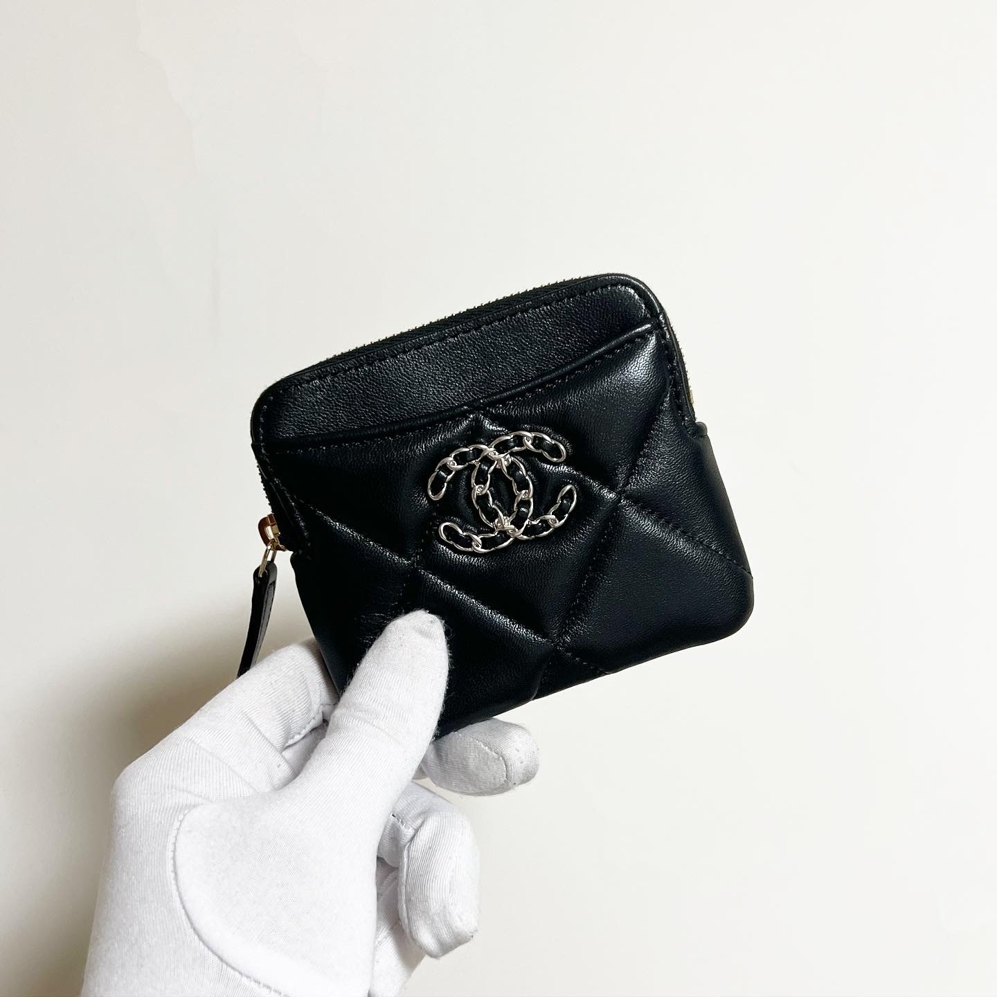 CHANEL 19 Zipper Cardholder
