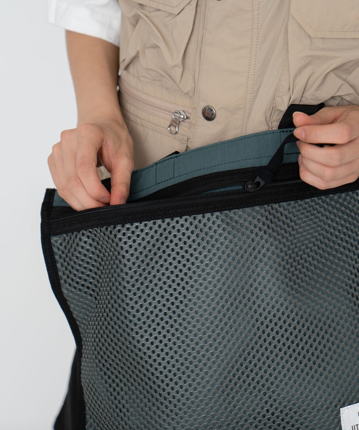 日本代購 紫標 THE NORTH FACE 北臉 Field Utility 托特包 側背包 黑 MAY