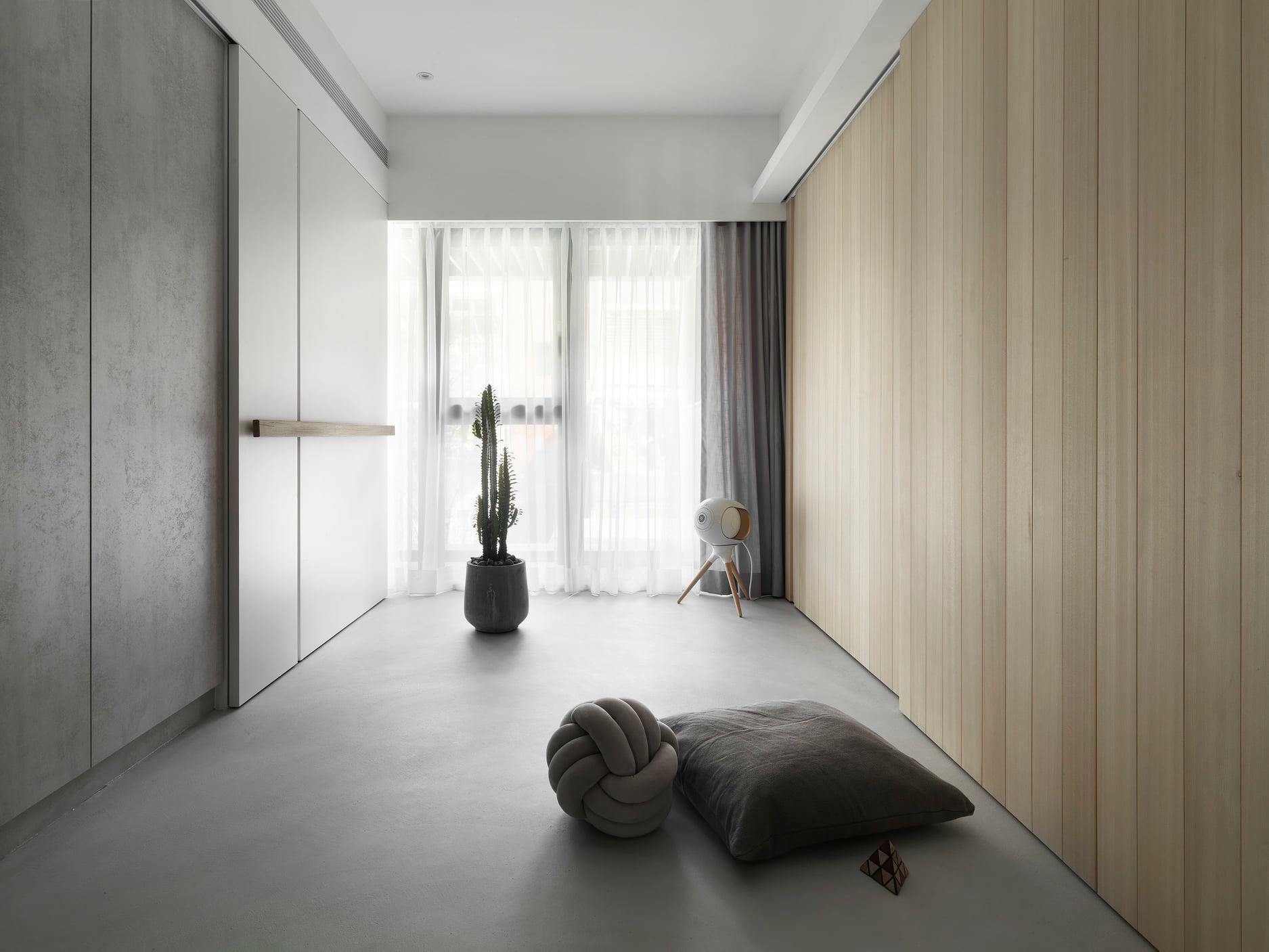 使用實木壁板、實木格柵打造的牆面，木質獨有的溫度感用以點綴居家，可使空間更加適合放鬆休憩，非常適合現代小坪數的住宅設計。