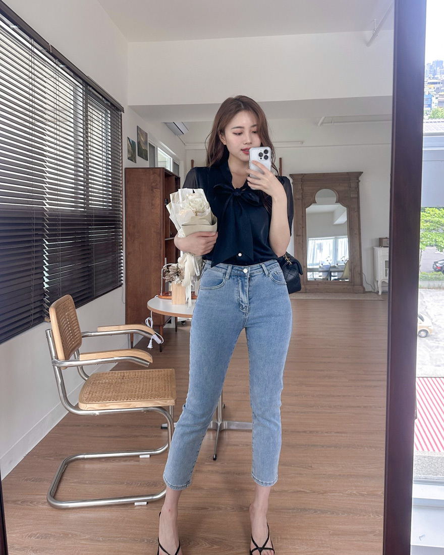 LINALINA俐落美型百搭刷色彈力小直筒牛仔褲-淺藍S-L