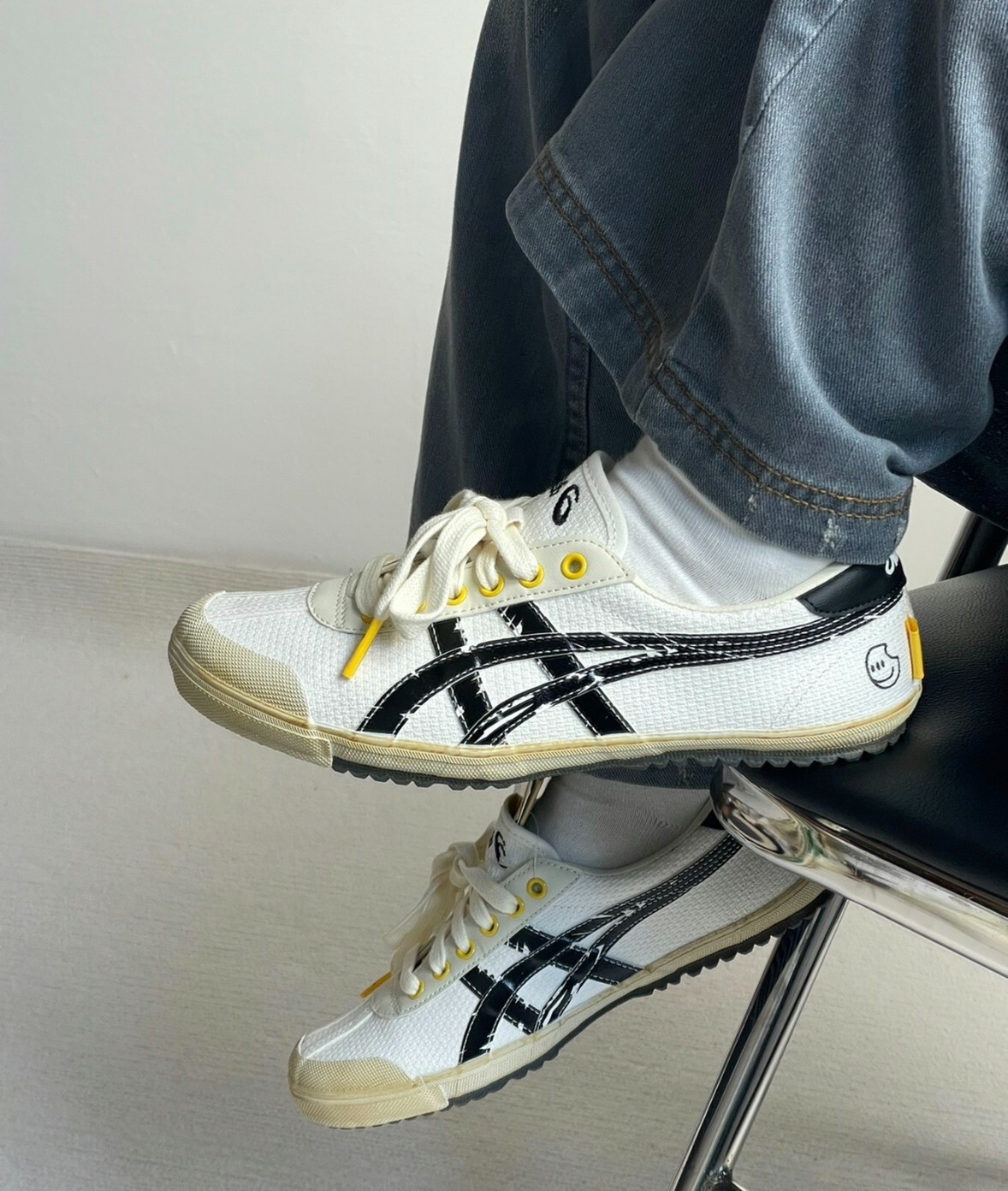 代購 Trouble Smile x Asics 麻煩微笑 聯名款 休閒鞋 運動 白黑 MAY-
