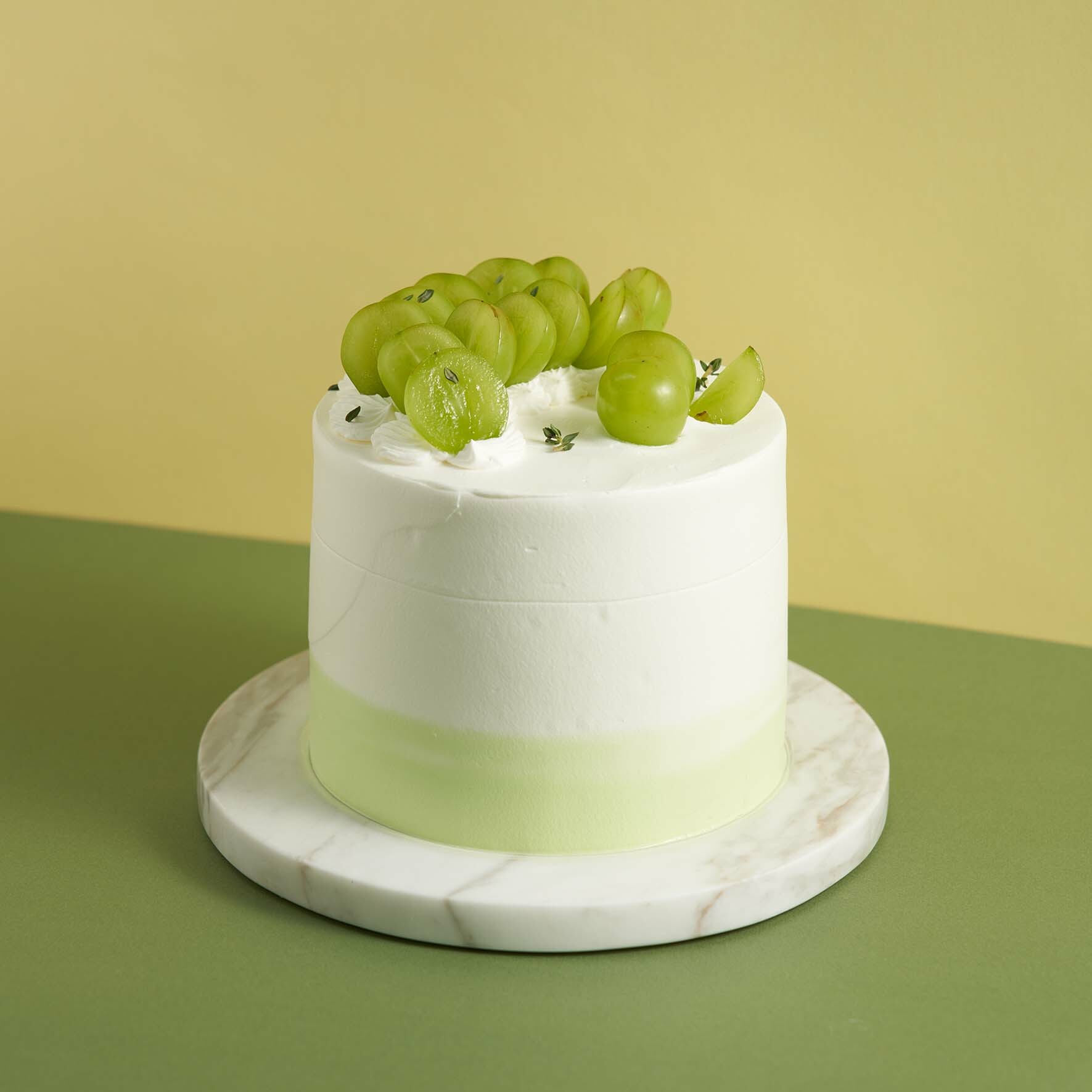 Shine Muscat Oolong Cake