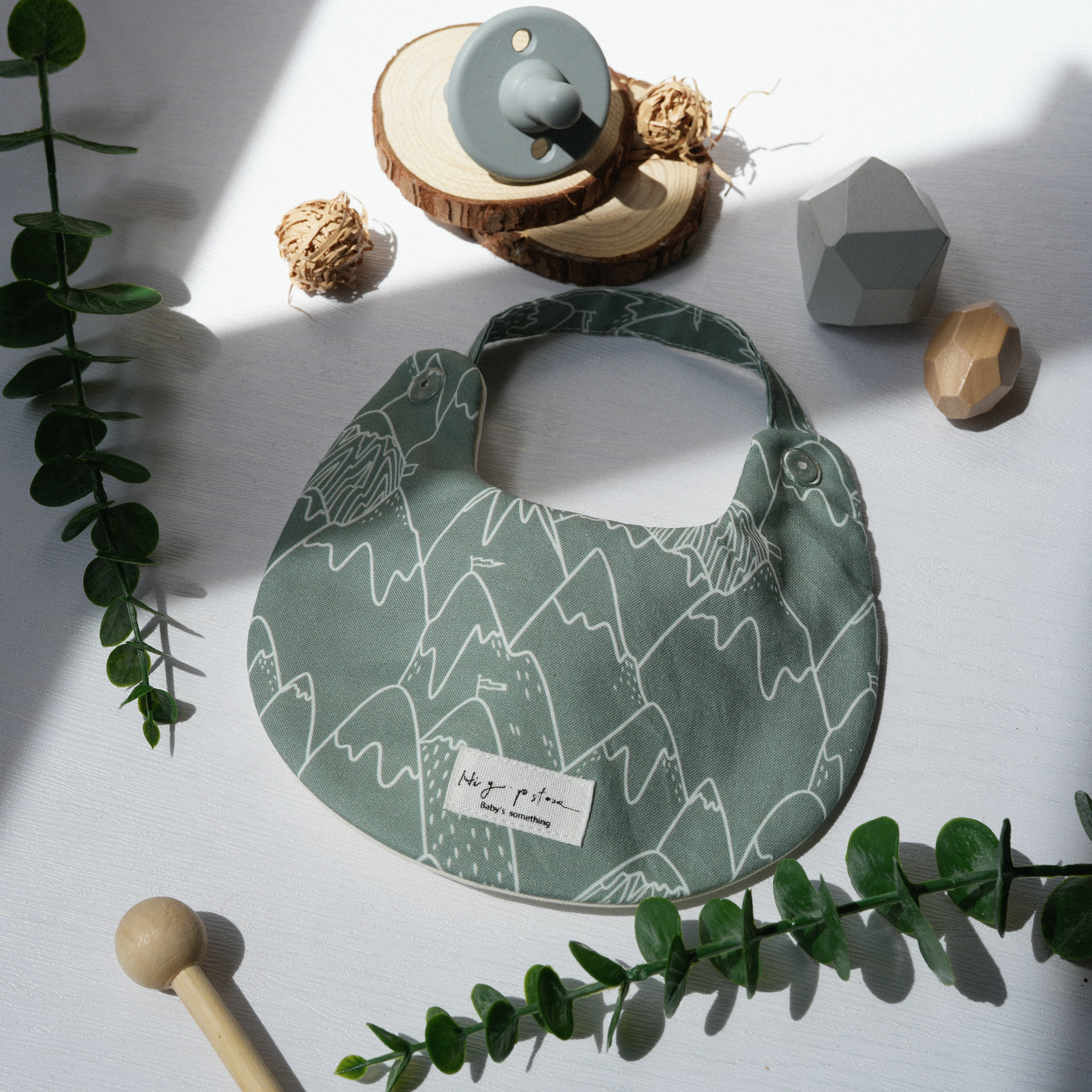 Hi Y.P store-手作圍兜-灰綠山峰