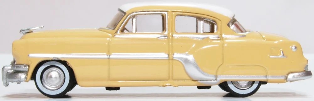 Oxford 87PC54002 1:87 Pontiac Chieftain 4 Door 1954 Winter White maize Yellow