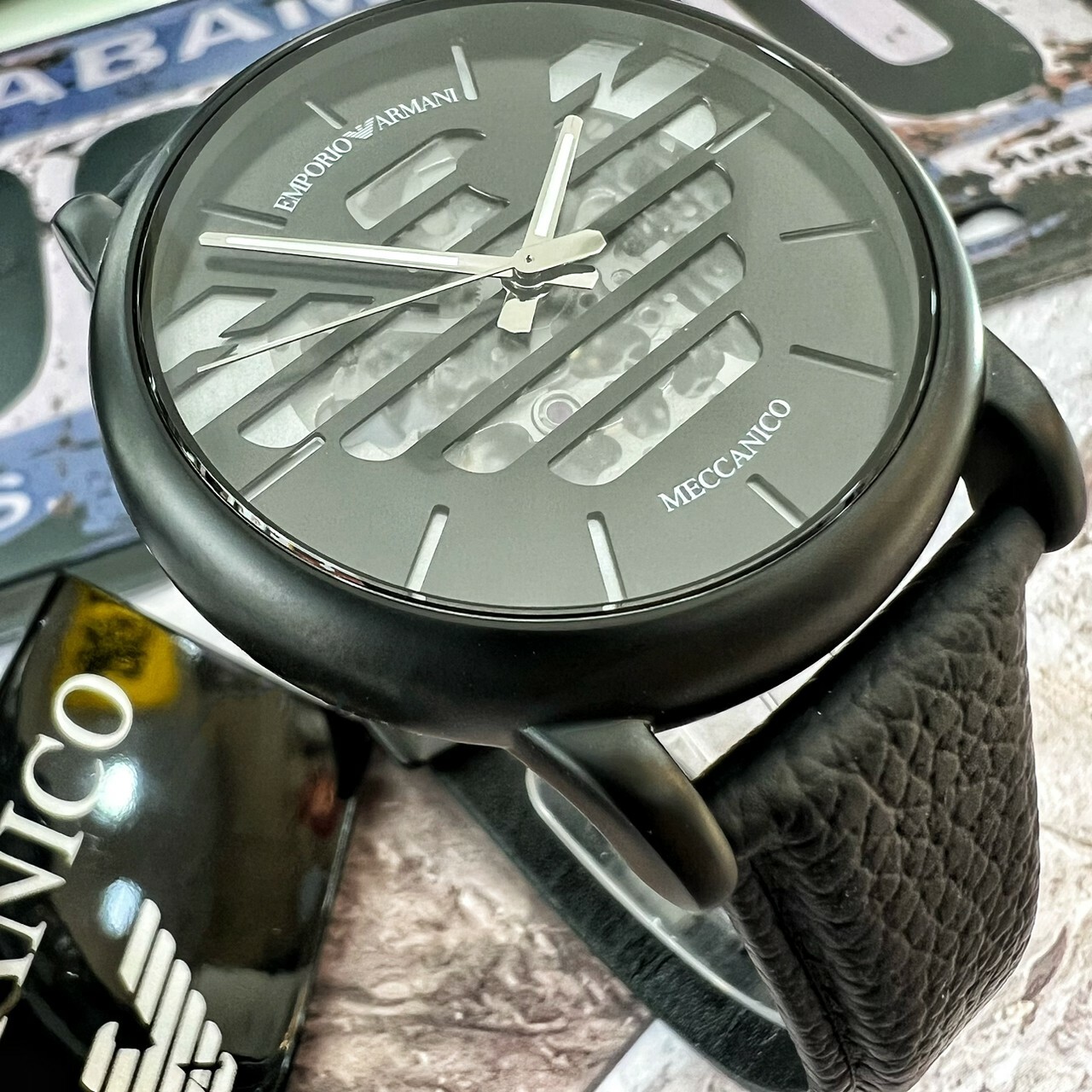 【EMPORIO ARMANI】老鷹鏤空機械錶 AR60032 43mm  現代鐘錶