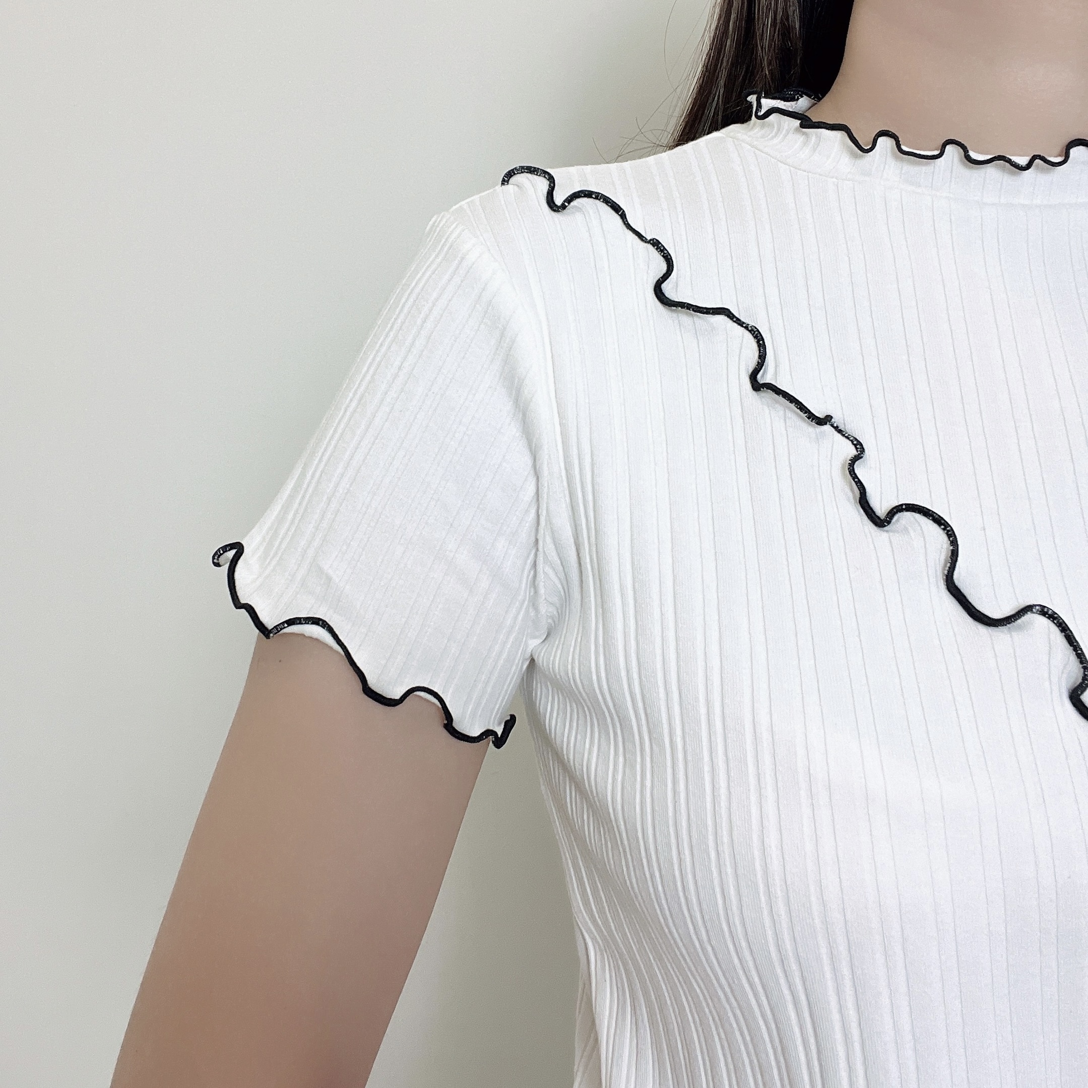 現貨 | 特色明線波浪 T E E (三色入)