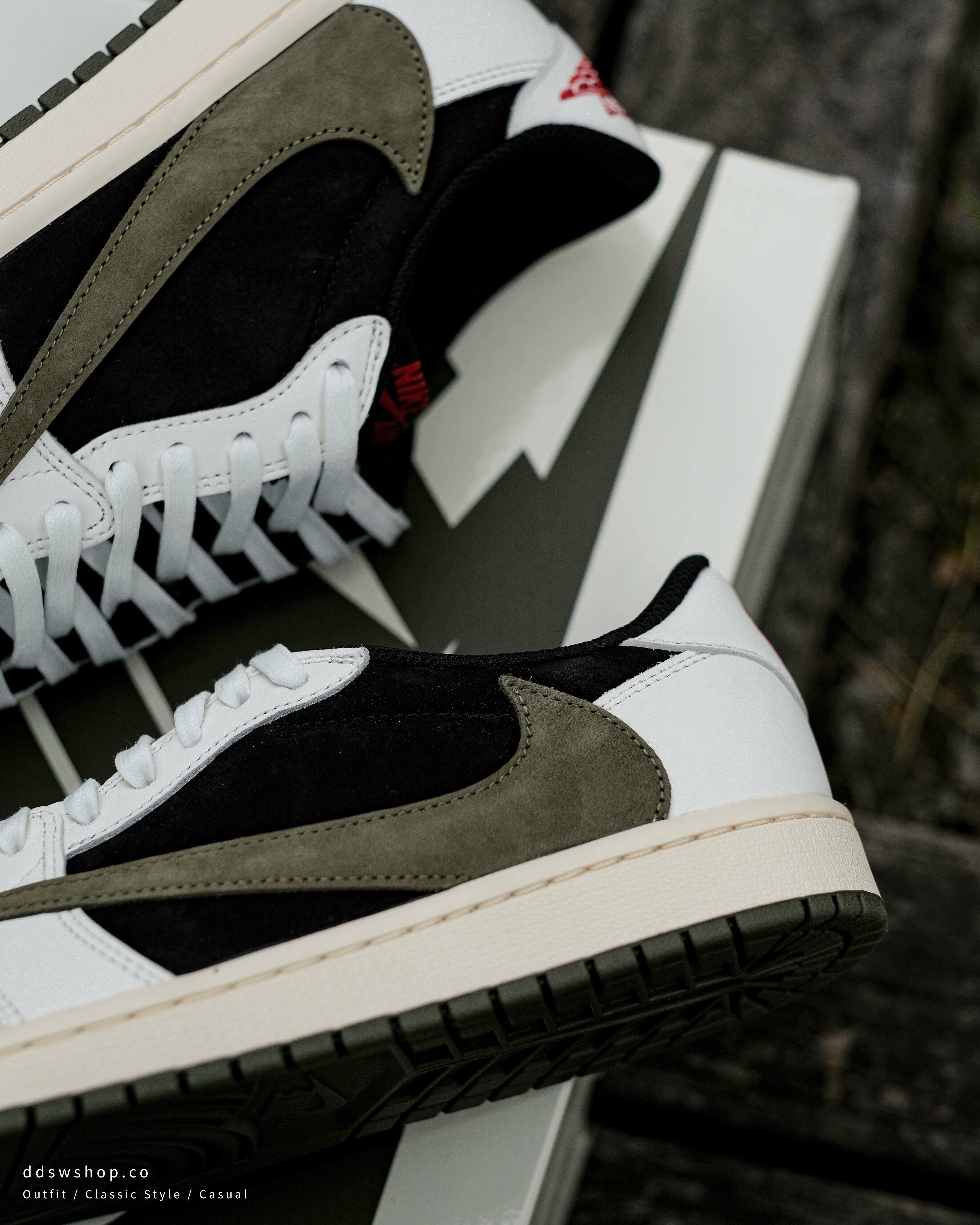 Travis Scott x Air Jordan 1 Low 'Medium Olive' 聯名款倒勾