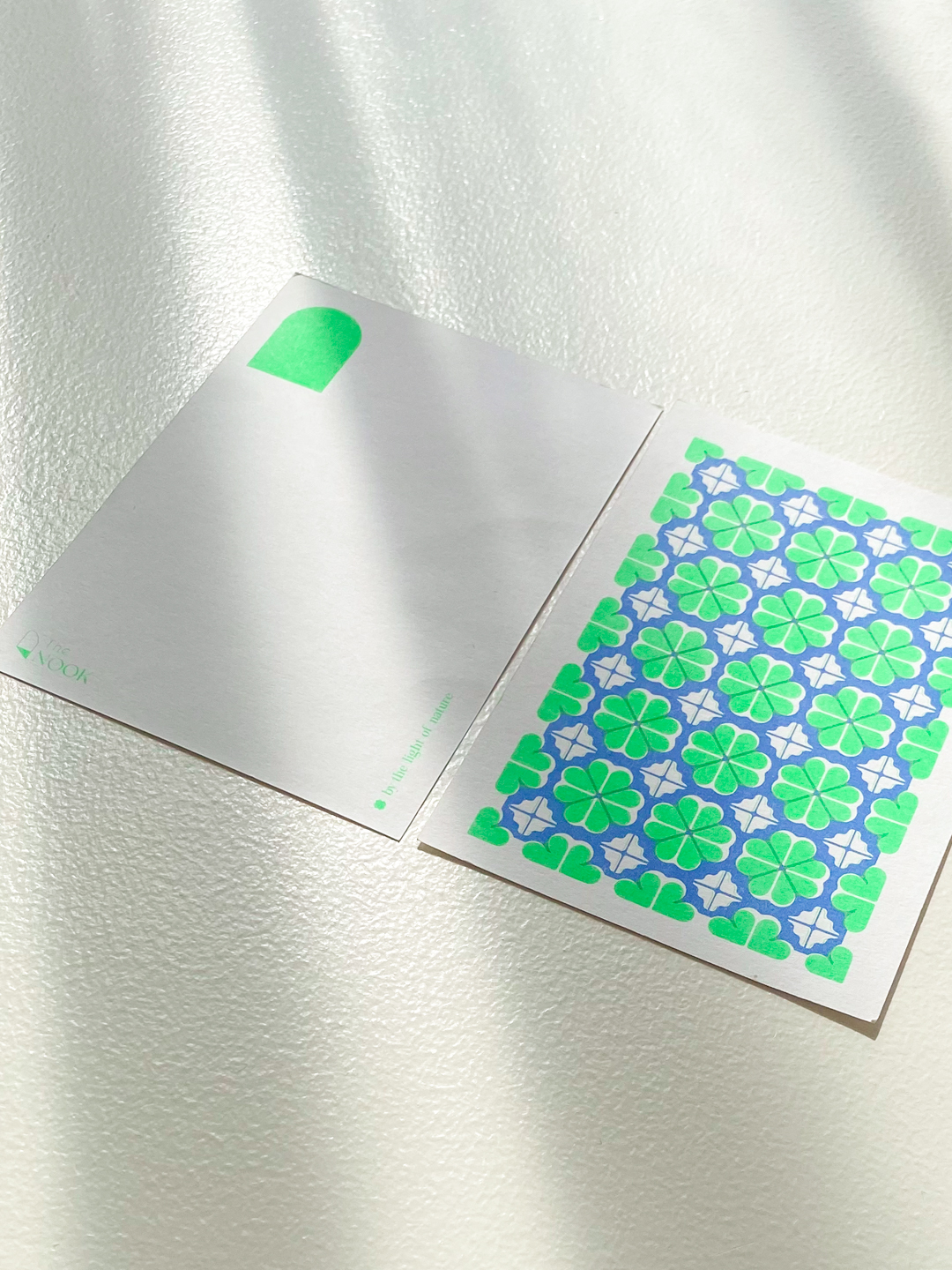 玻璃海棠四葉草壓花RISO明信片（螢光綠&水）