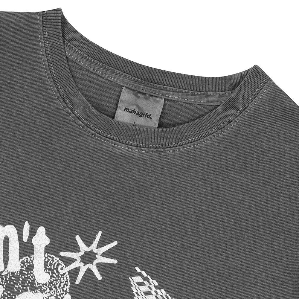 MAHAGRID - DON’T PANIC PIGMENT TEE CHARCOAL