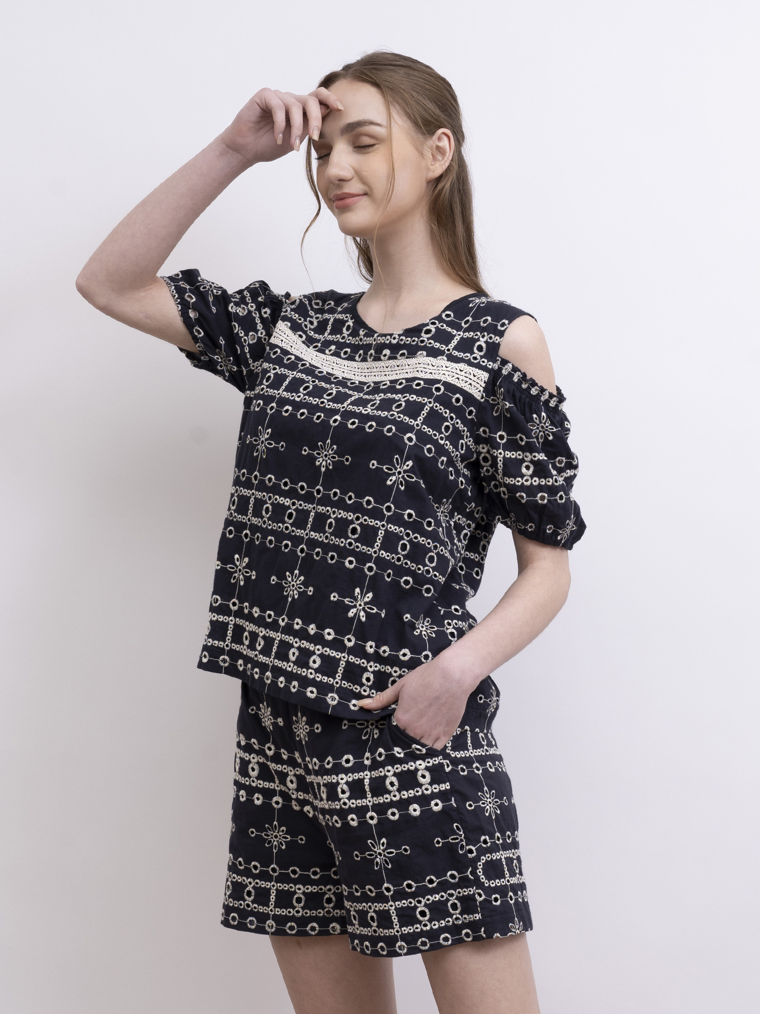 mi-tu 刺繡通花上衣