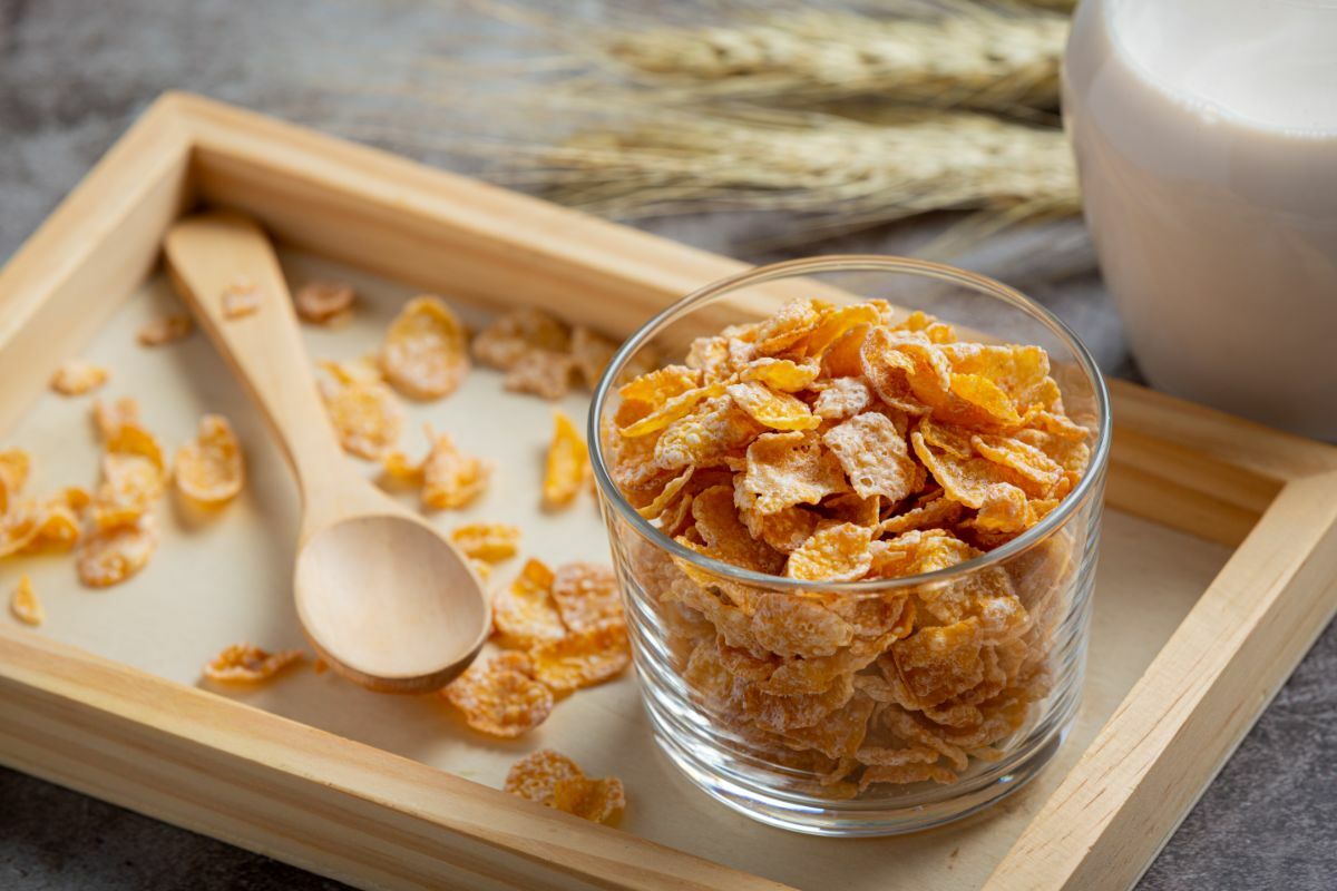 穀片是由玉米或小麥加工製成，經常加入色素或大量糖漿，營養進而打折