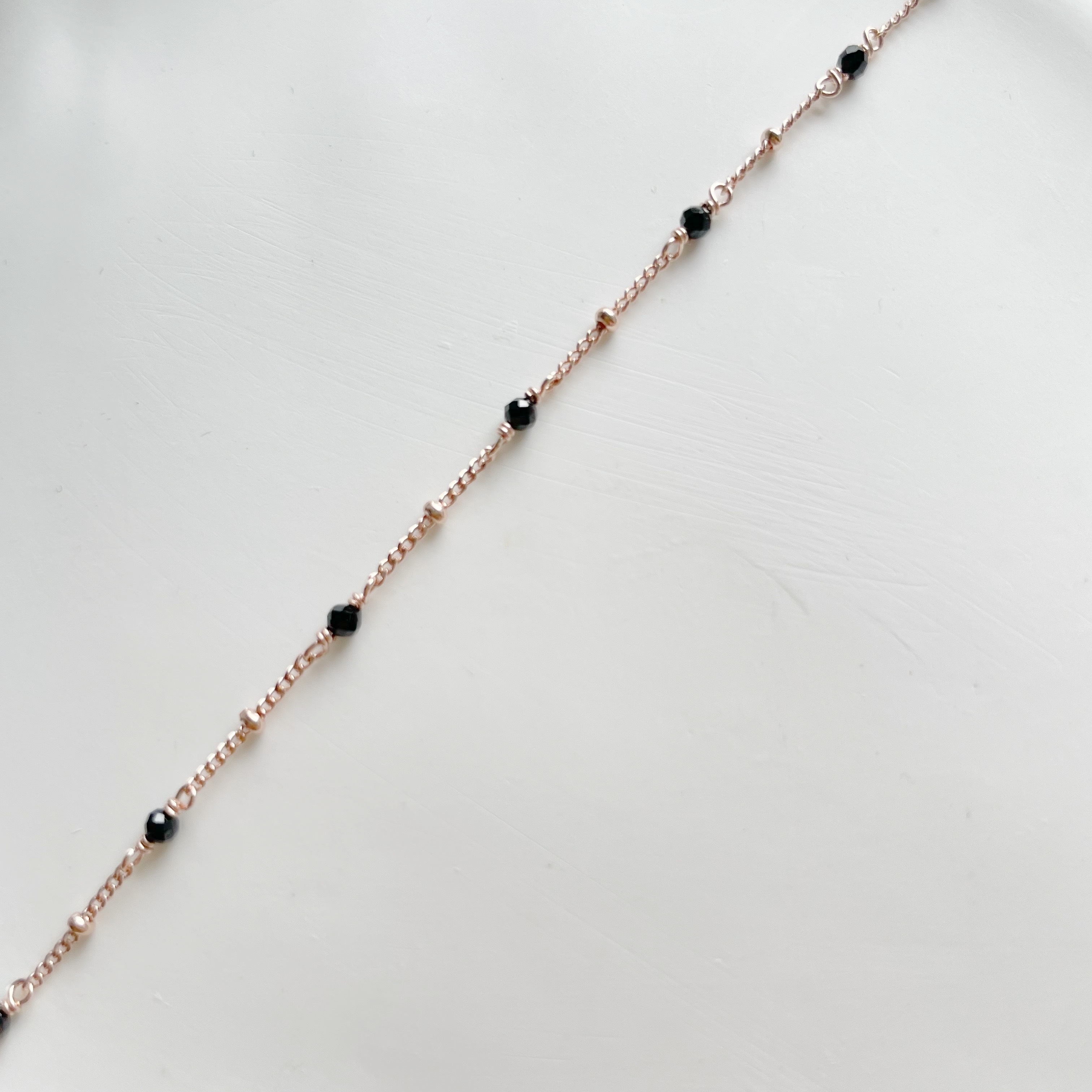 細珠黑尖晶手鏈