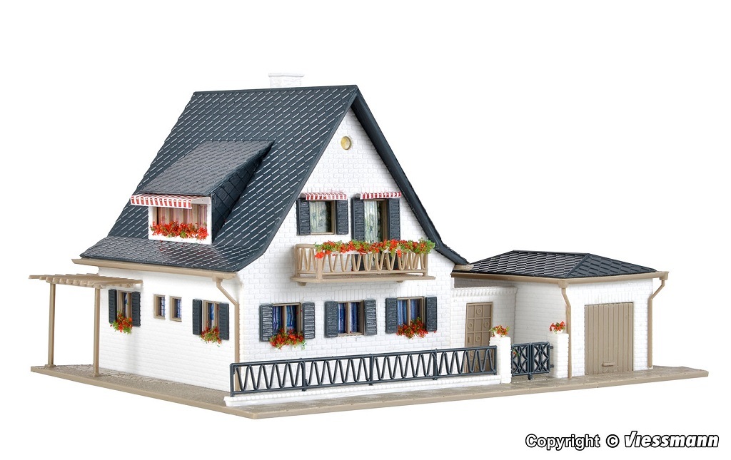 Vollmer 43718 HO scale House with garage kit
