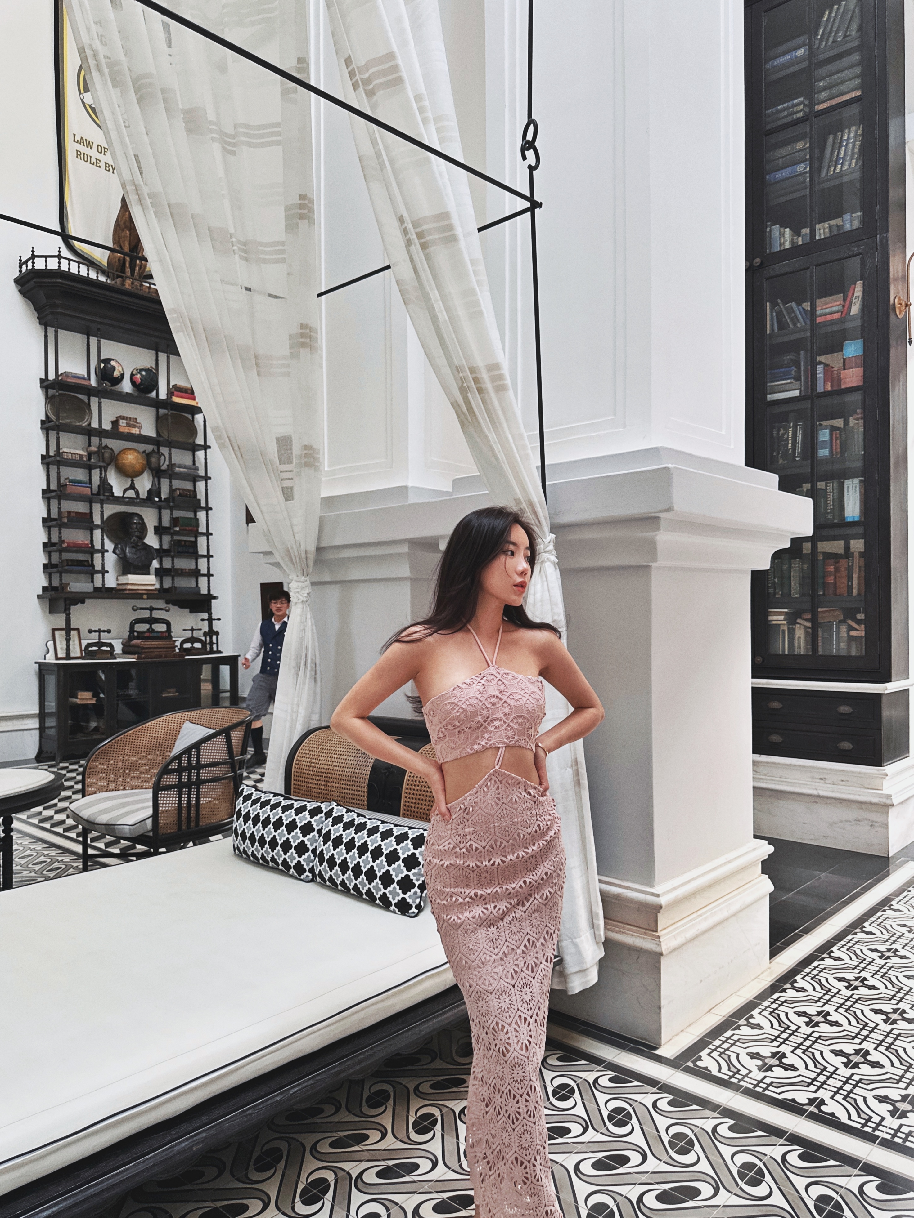 Teatime 茶點時光 繞脖綁帶露腰蕾絲長洋裝