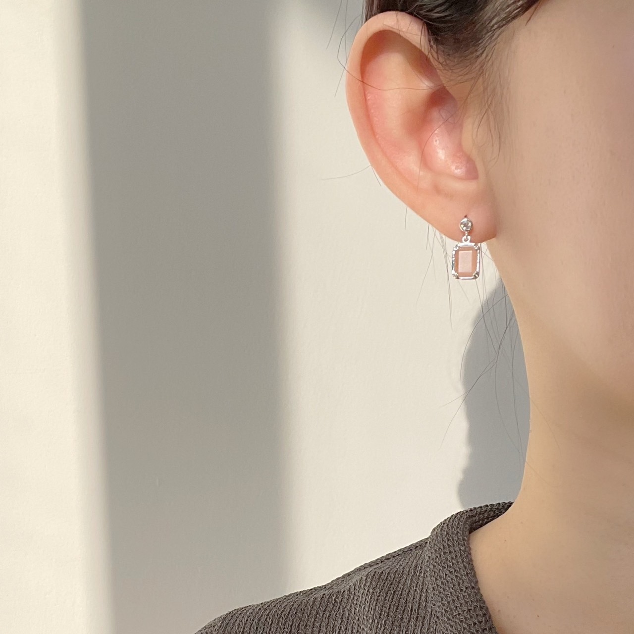 公主爪鑲長方蜜桃月光耳環