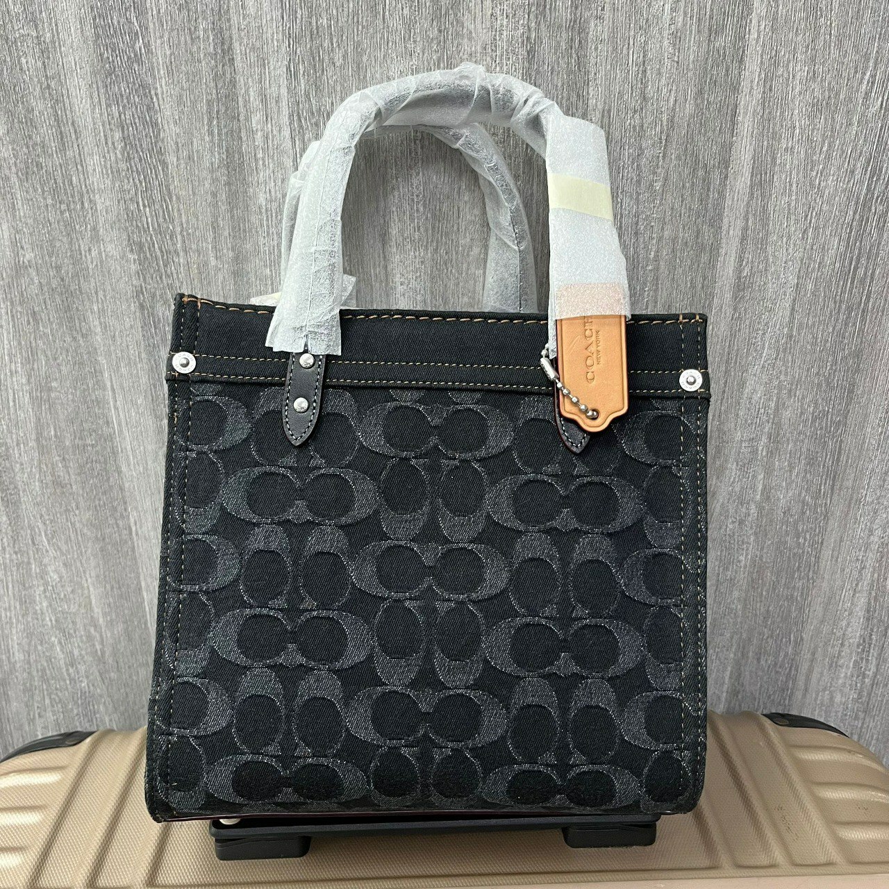 [S] COACH CG091 DENIM SIGNTURE FLD TOTE 22,LH/BLACK DENIM, 195031760747 (SCO277)
