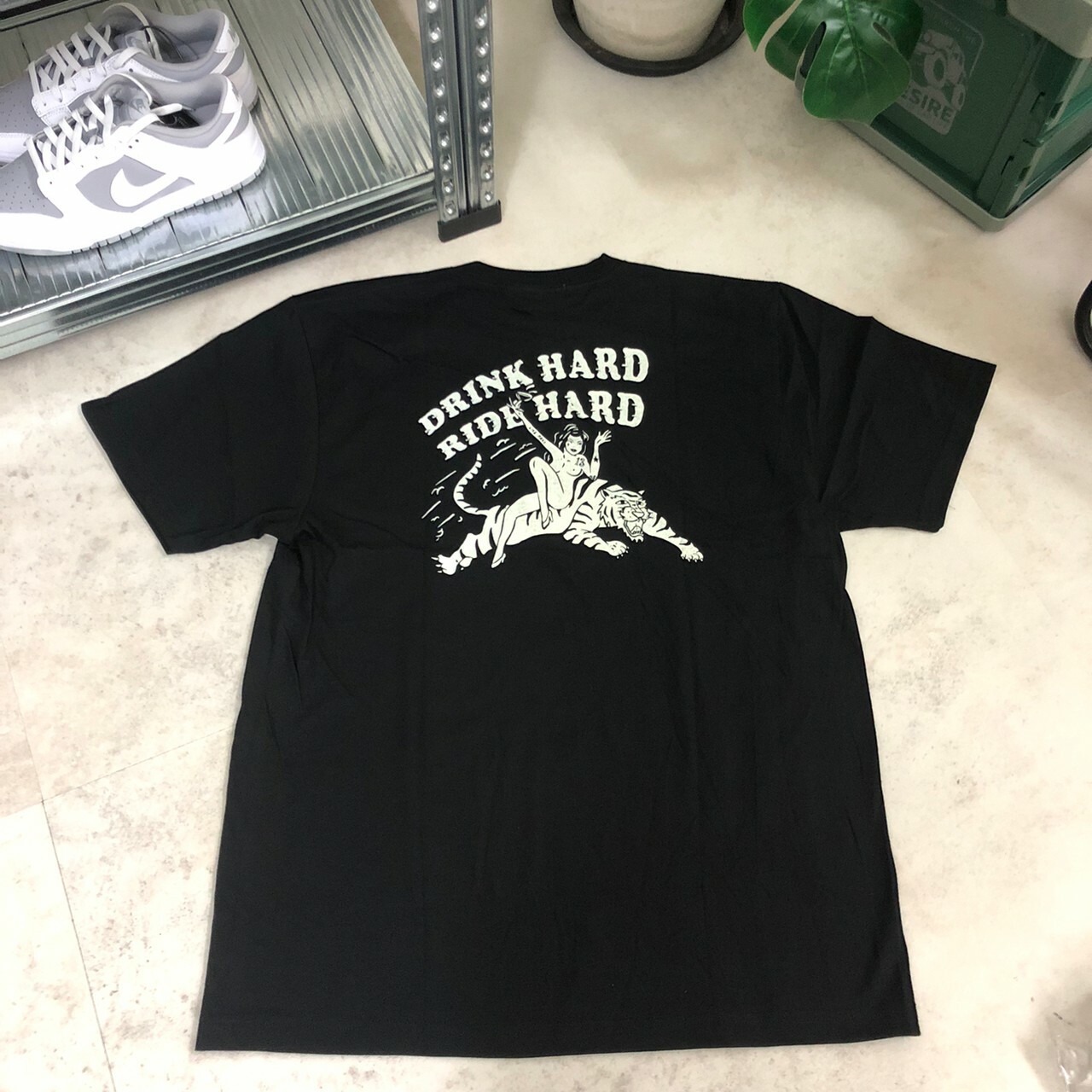 After Work 老虎美女印刷短TEE