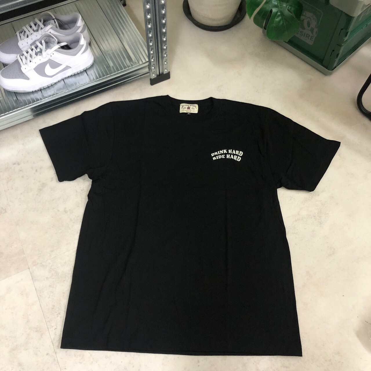 After Work 老虎美女印刷短TEE