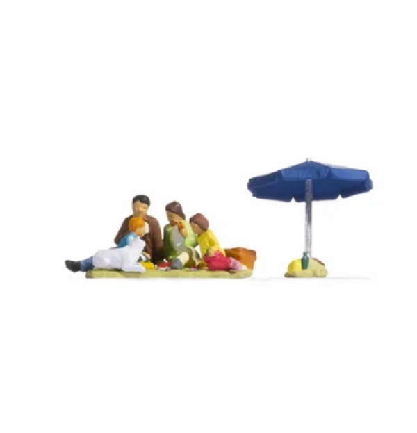 Noch 15599 HO scale, Family Having a Picnic